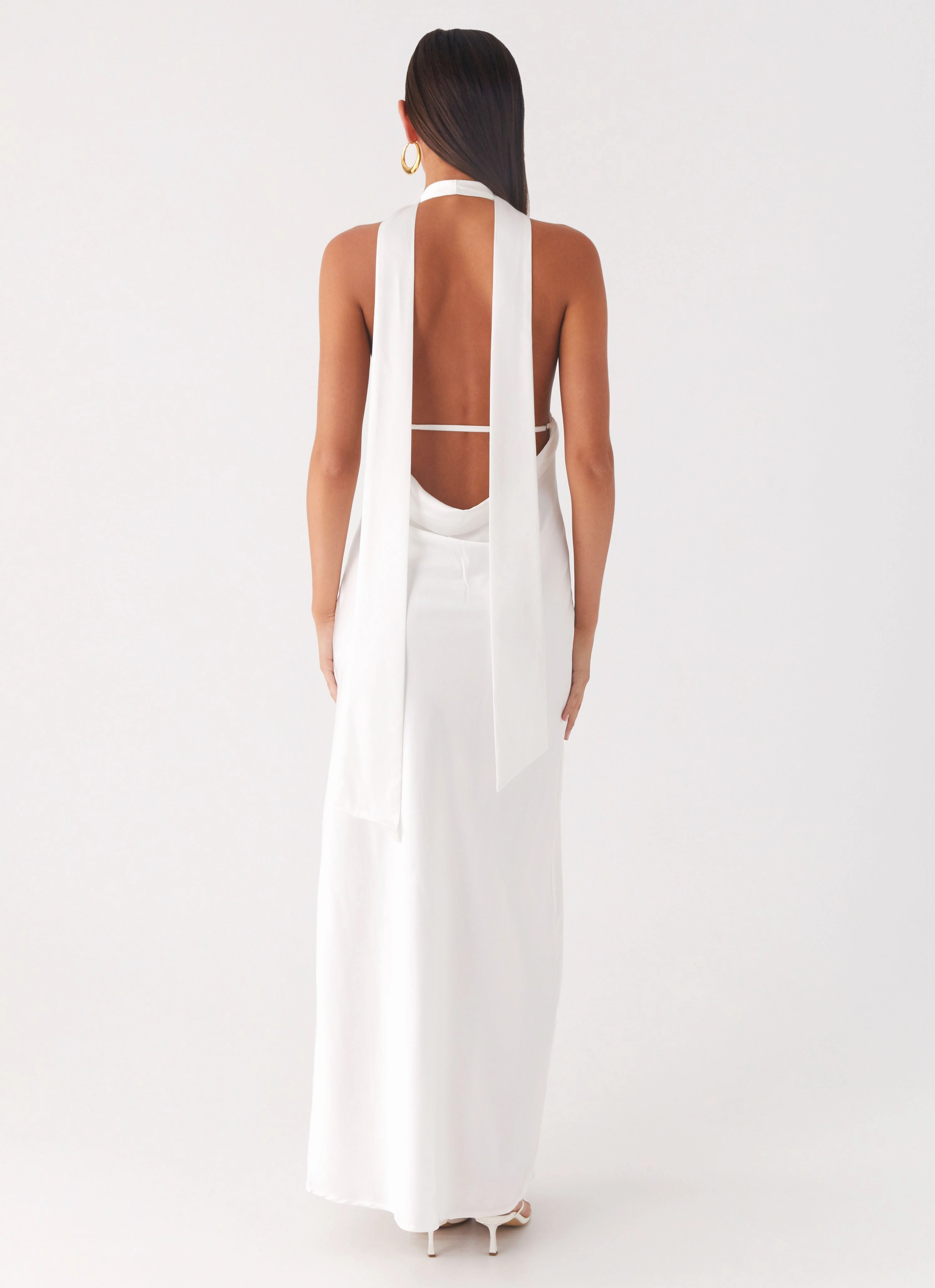 A line Outfit Mix Alicia Satin Halter Maxi Dress - White Curved Seams