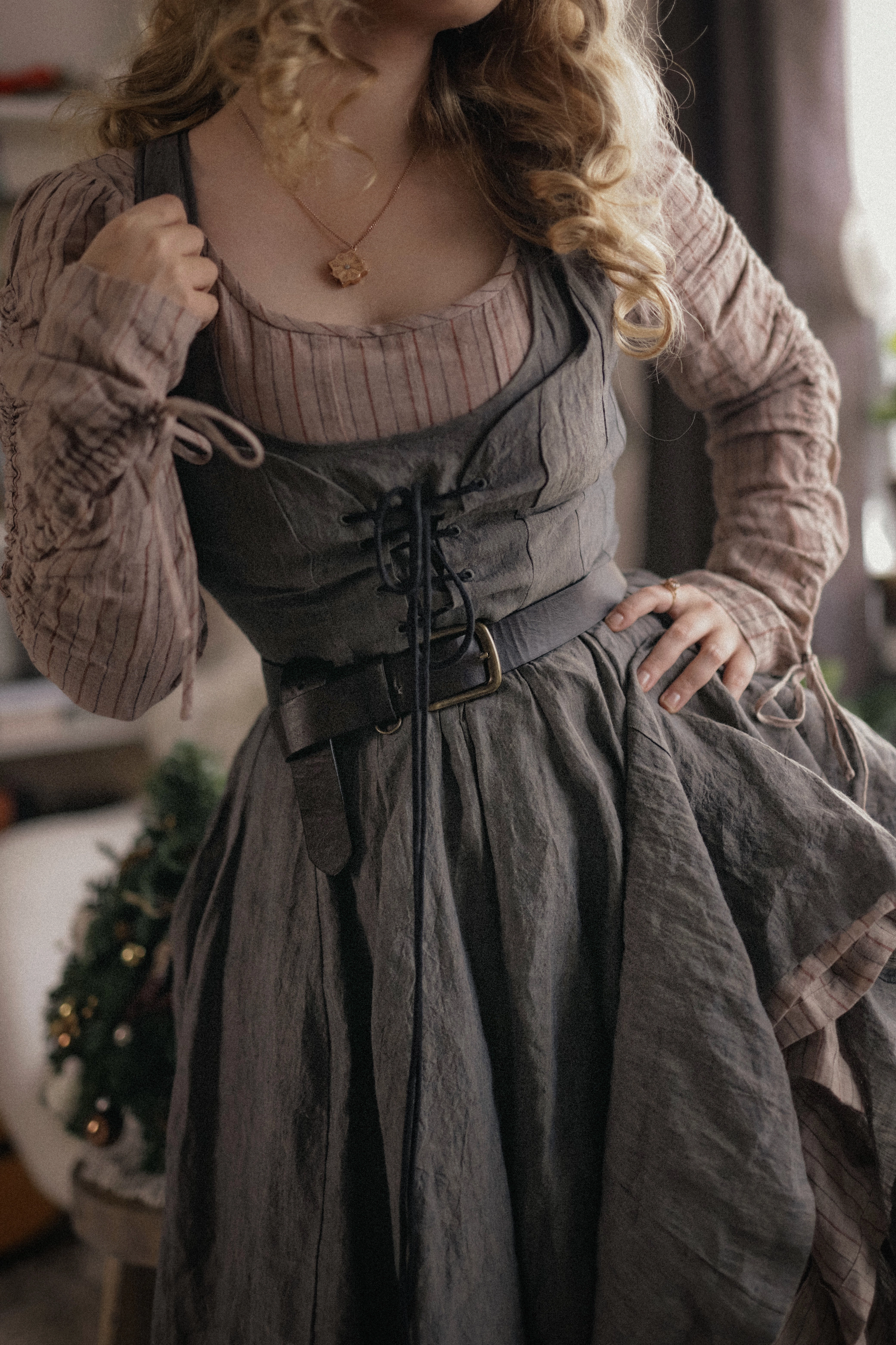 Tough Stretch Practical Wear Alisa 25 | lace up linen dress