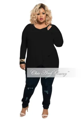 StainResistantCoating Final Sale Plus Size Long Sleeve V-Neck Top with Tulip Hemline in Black