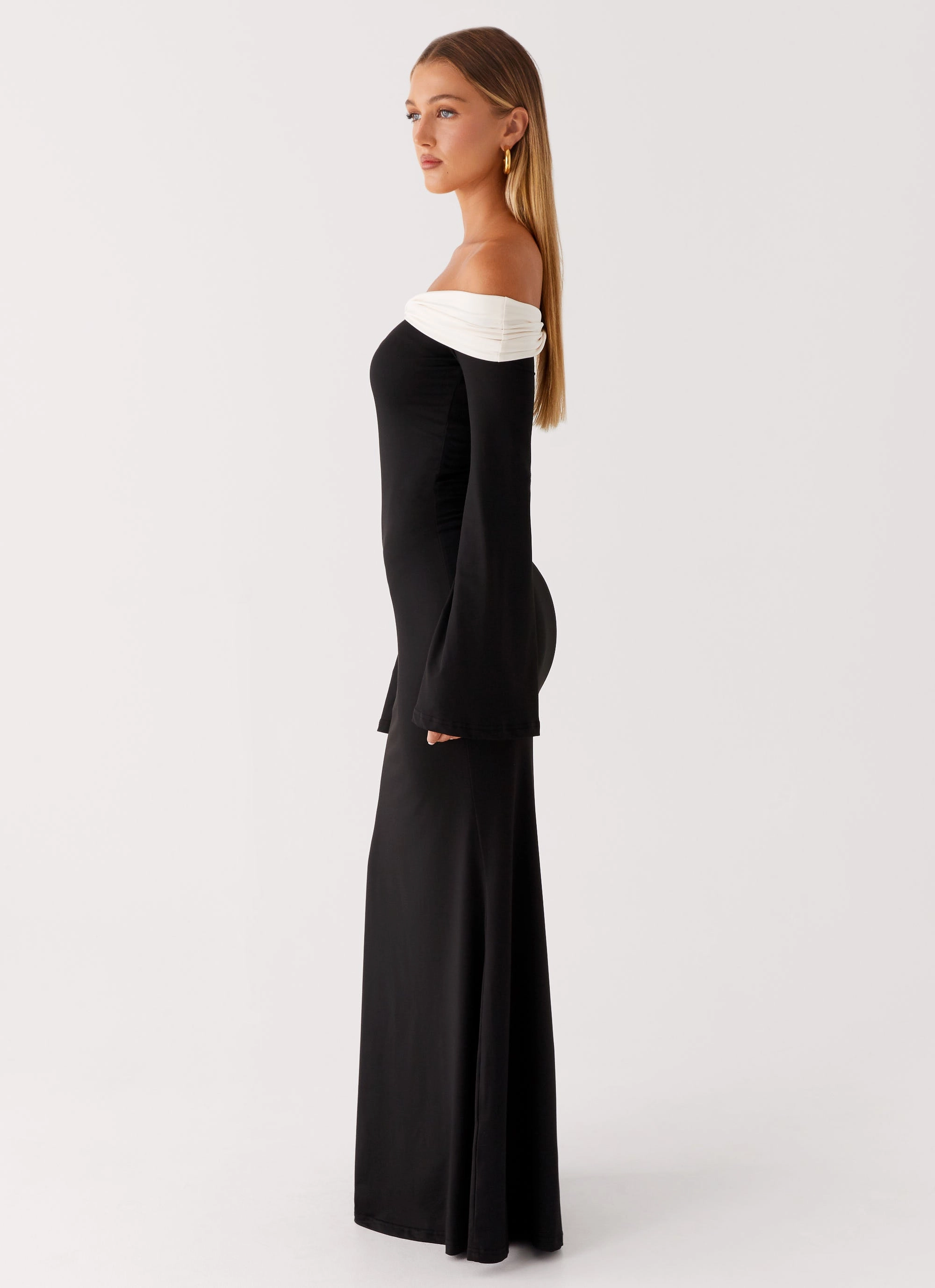Tailored Comfort Aura Glow Hits Different Long Sleeve Maxi Dress - Black