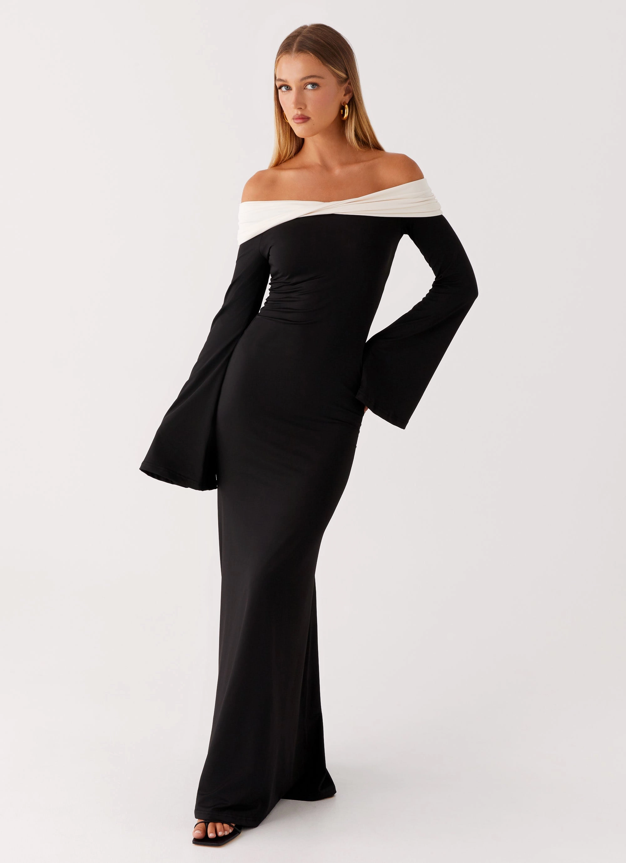Hits Different Long Sleeve Maxi Dress - Black Elegant Line