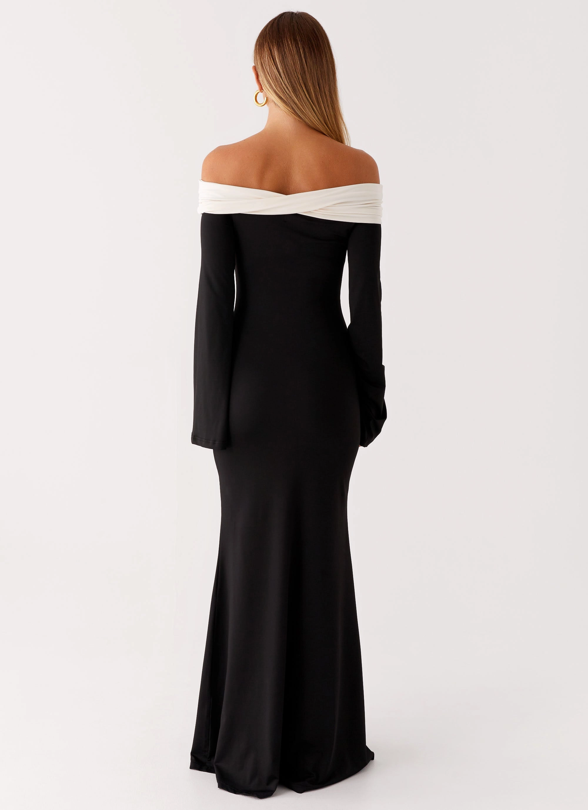 Tiered Skirt Curve-Enhancing Hits Different Long Sleeve Maxi Dress - Black