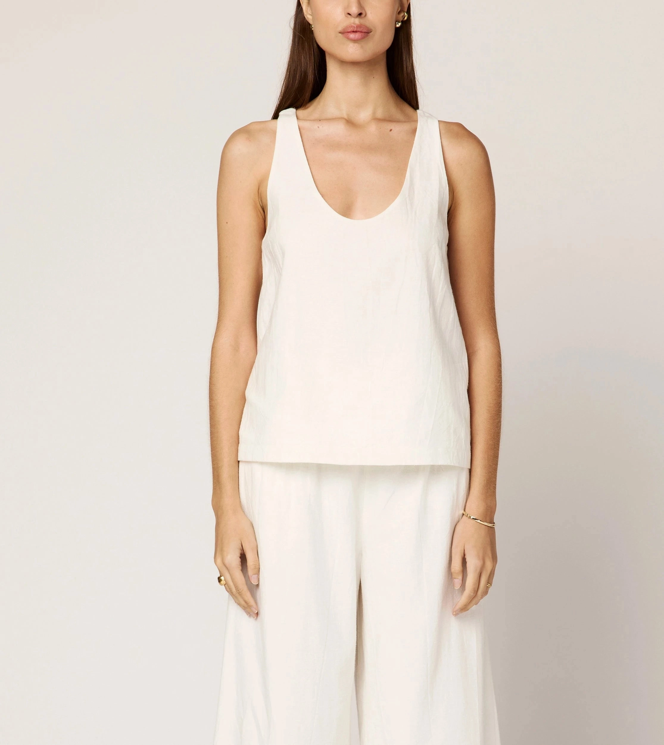 Four Way Stretch Reinforced Hemline Ambesia Tank | Ivory