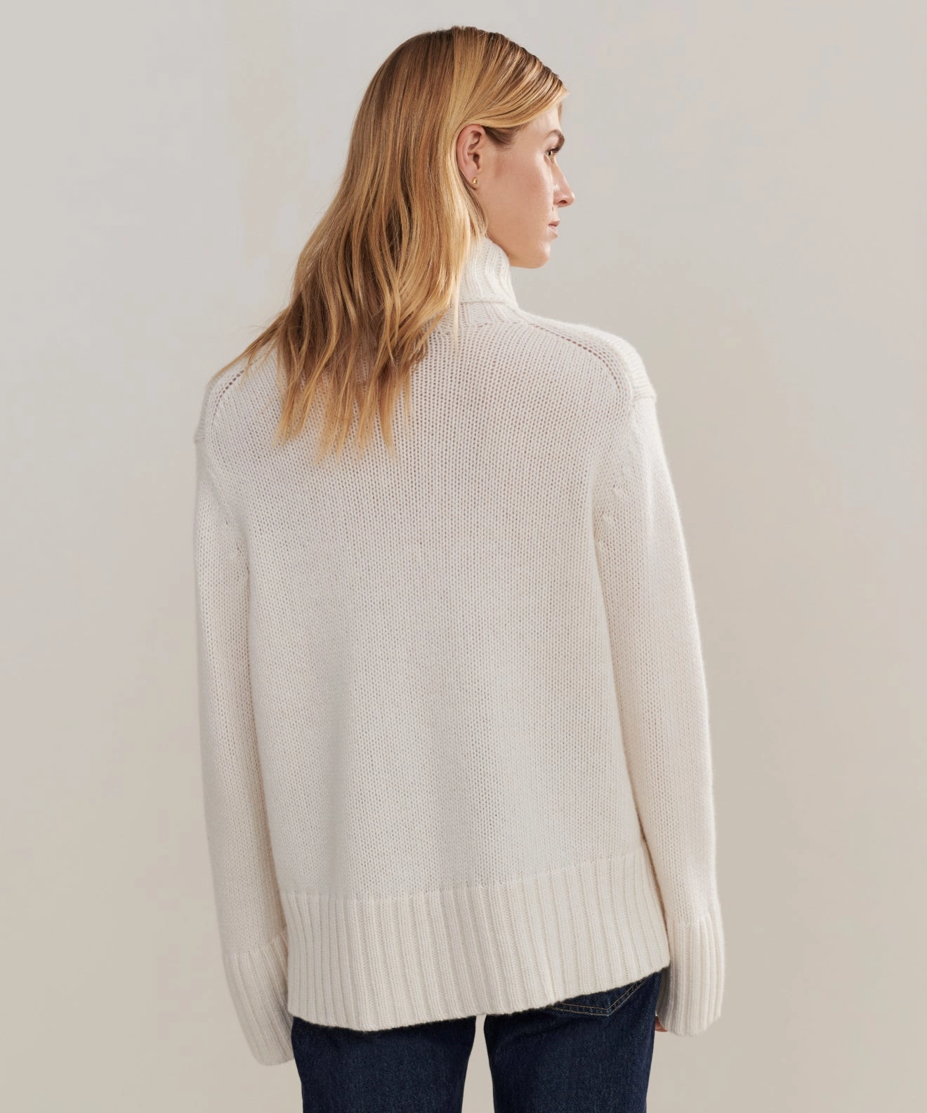 Cashmere Jet Turtleneck Moisture wicking