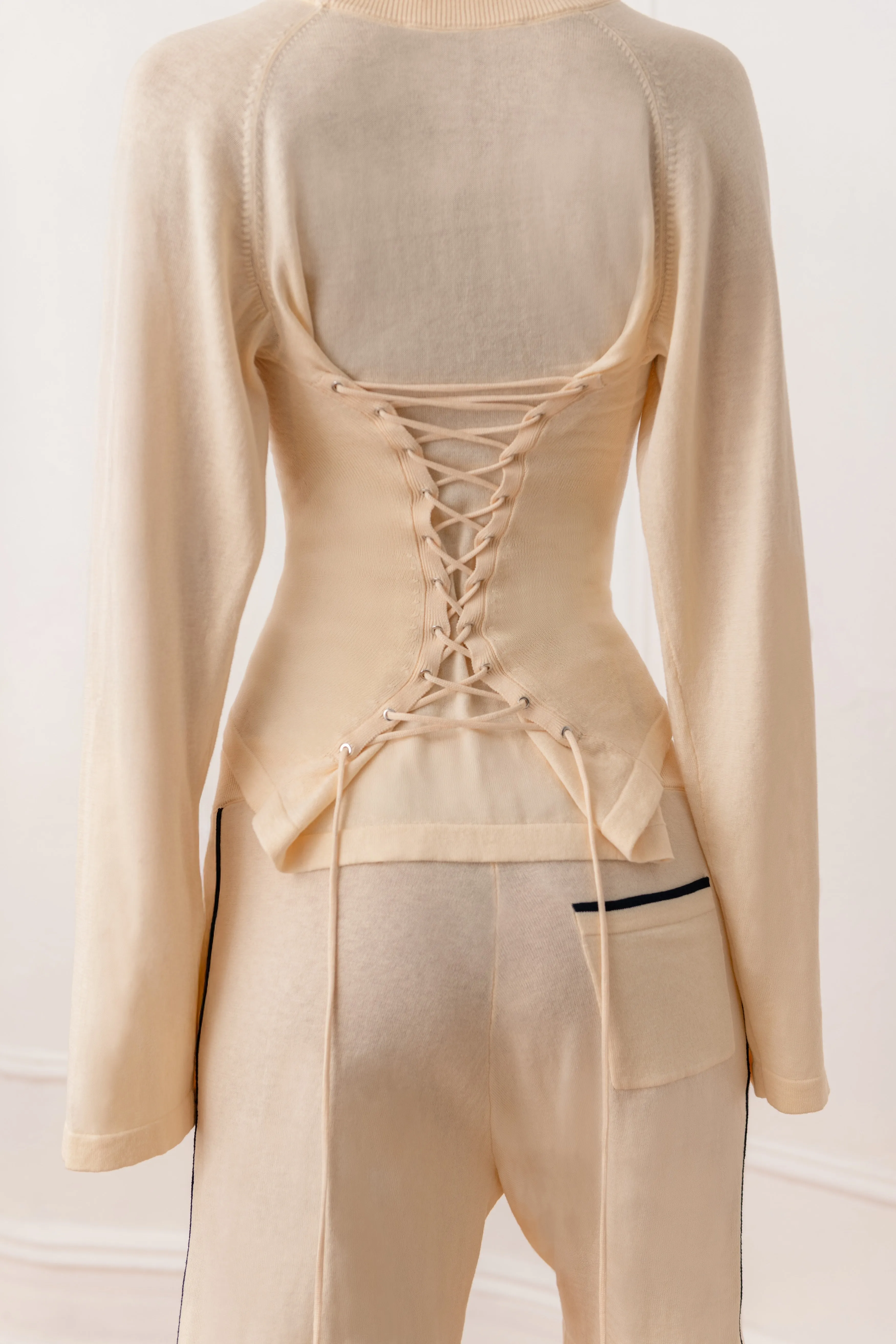 Slender Look Off-Season Knitted Raglan Shirt