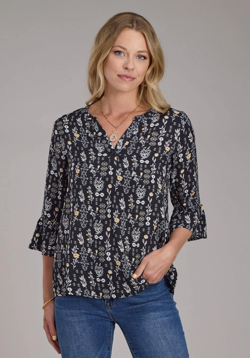 Roper Womens Vintage Floral Print Black/White 100% Rayon S/S Tunic Contemporary Look