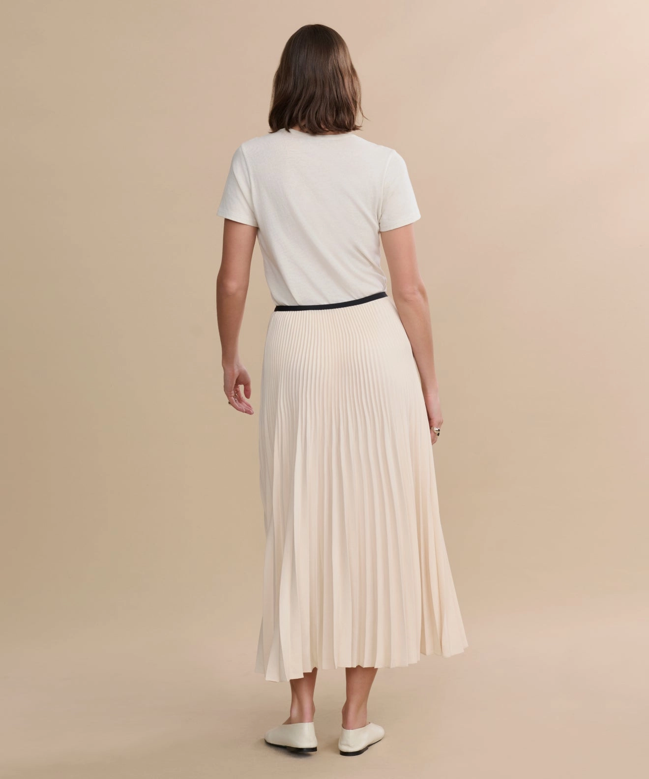 Pleated Skirt Light Reflective Details Minimal Waistband
