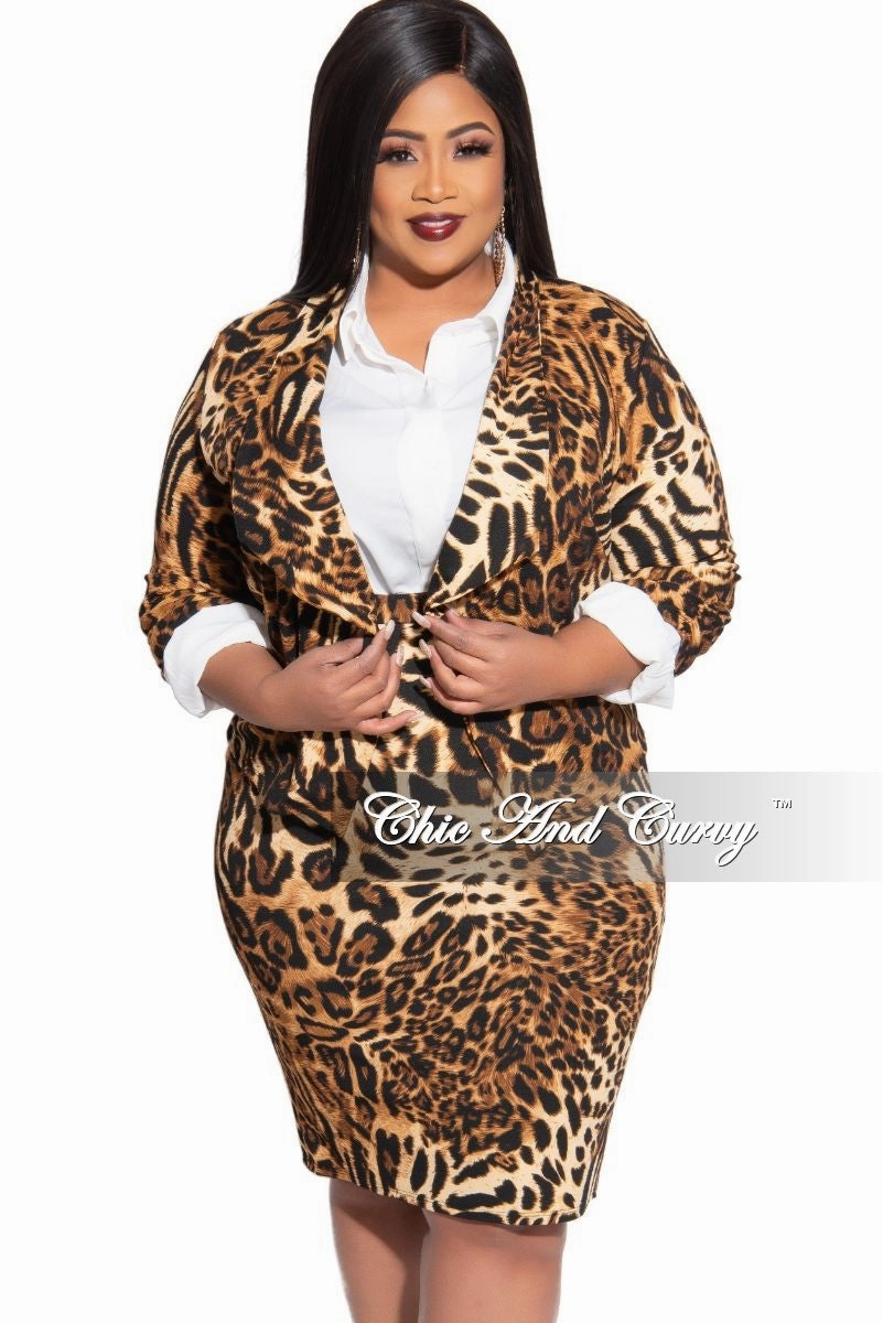 Adjustable loop Outdoor Lifestyle Final Sale Plus Size Collared Button Blouse in White