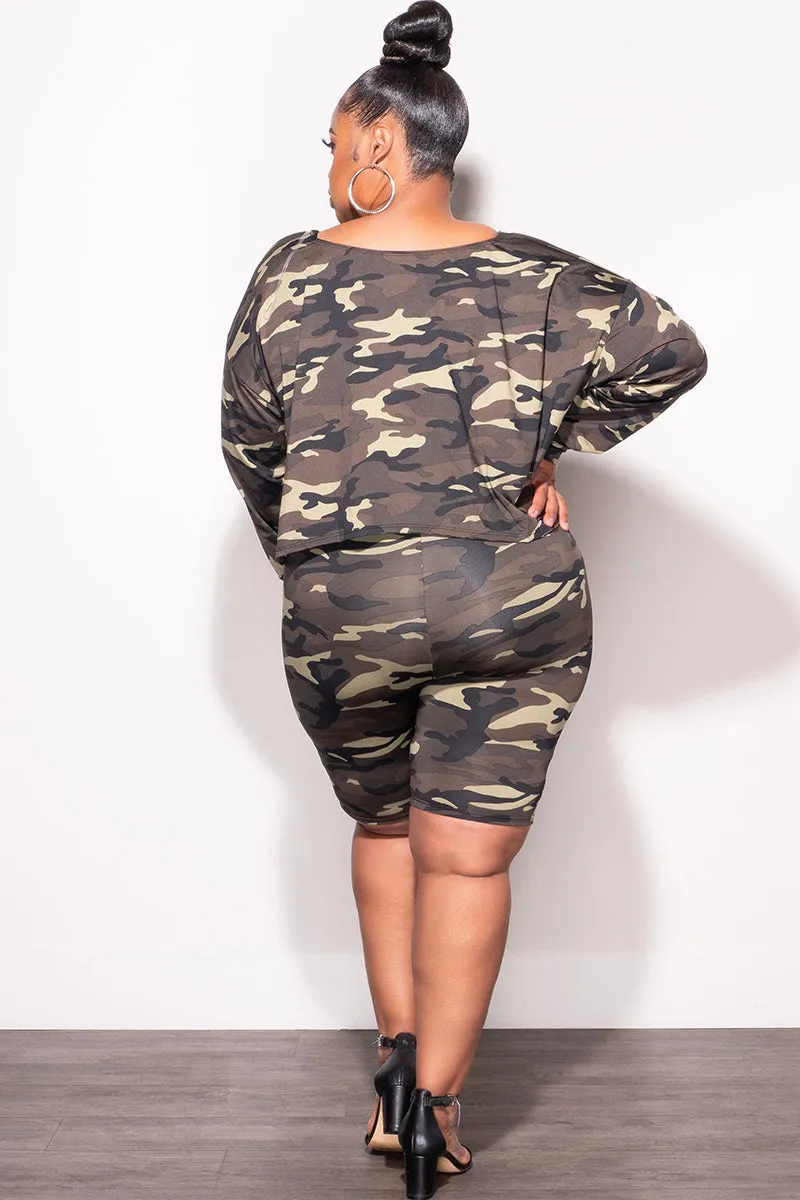 Light Waist Layer Friendly Final Sale Plus Size 2-Piece (Oversize Top & Bermuda Short) Set in Camouflage Print