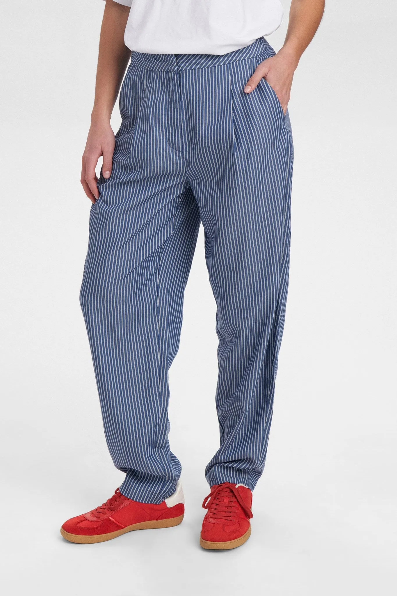 NUELEANOR PANTS - Medium Blue Denim LowProfileTopstitching Relaxed Wear