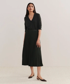 Pleated Skirt Performance Design Fit