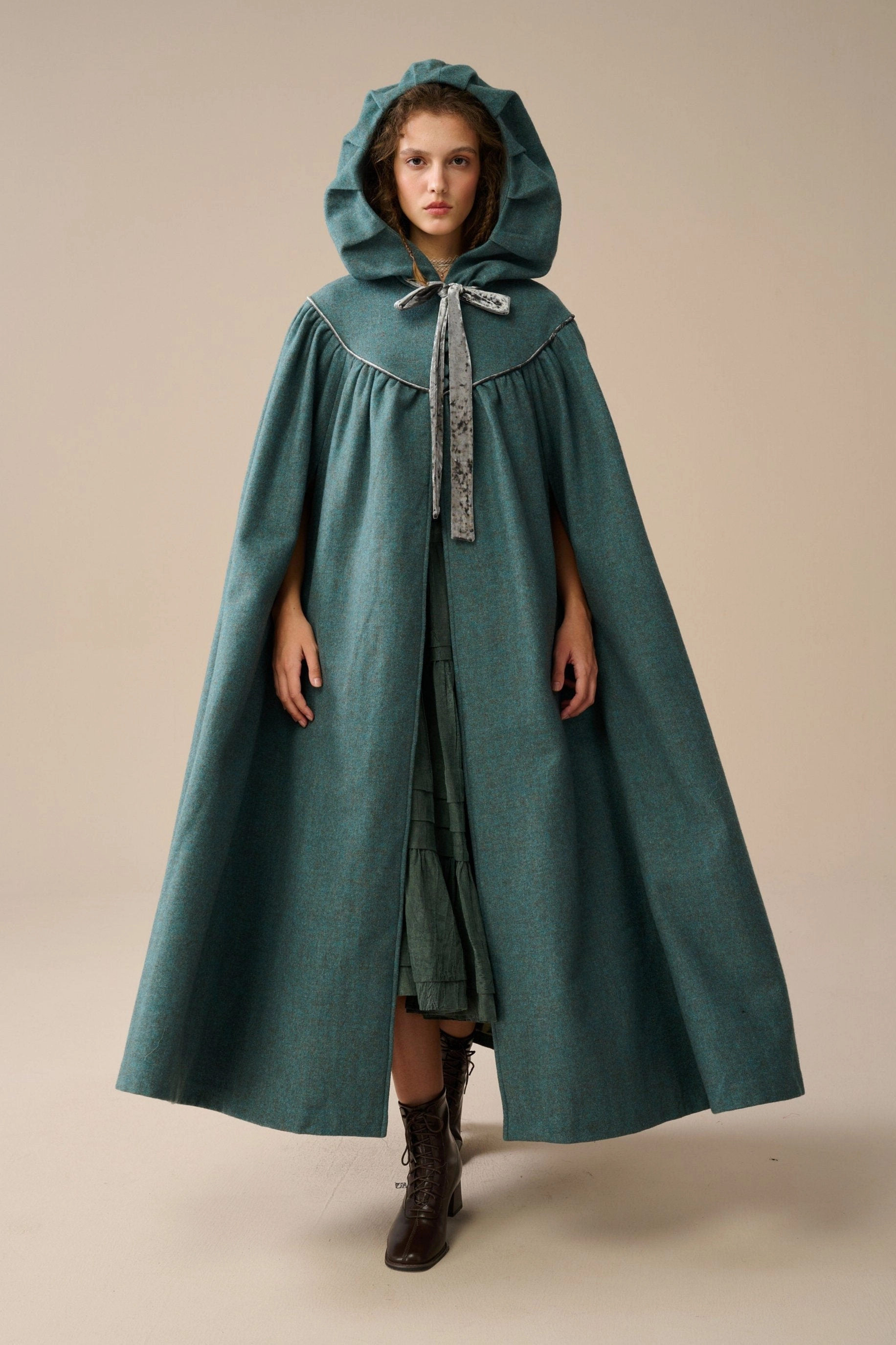 Perfumer 33 | hooded wool cloak Stretchable Material Cold Day