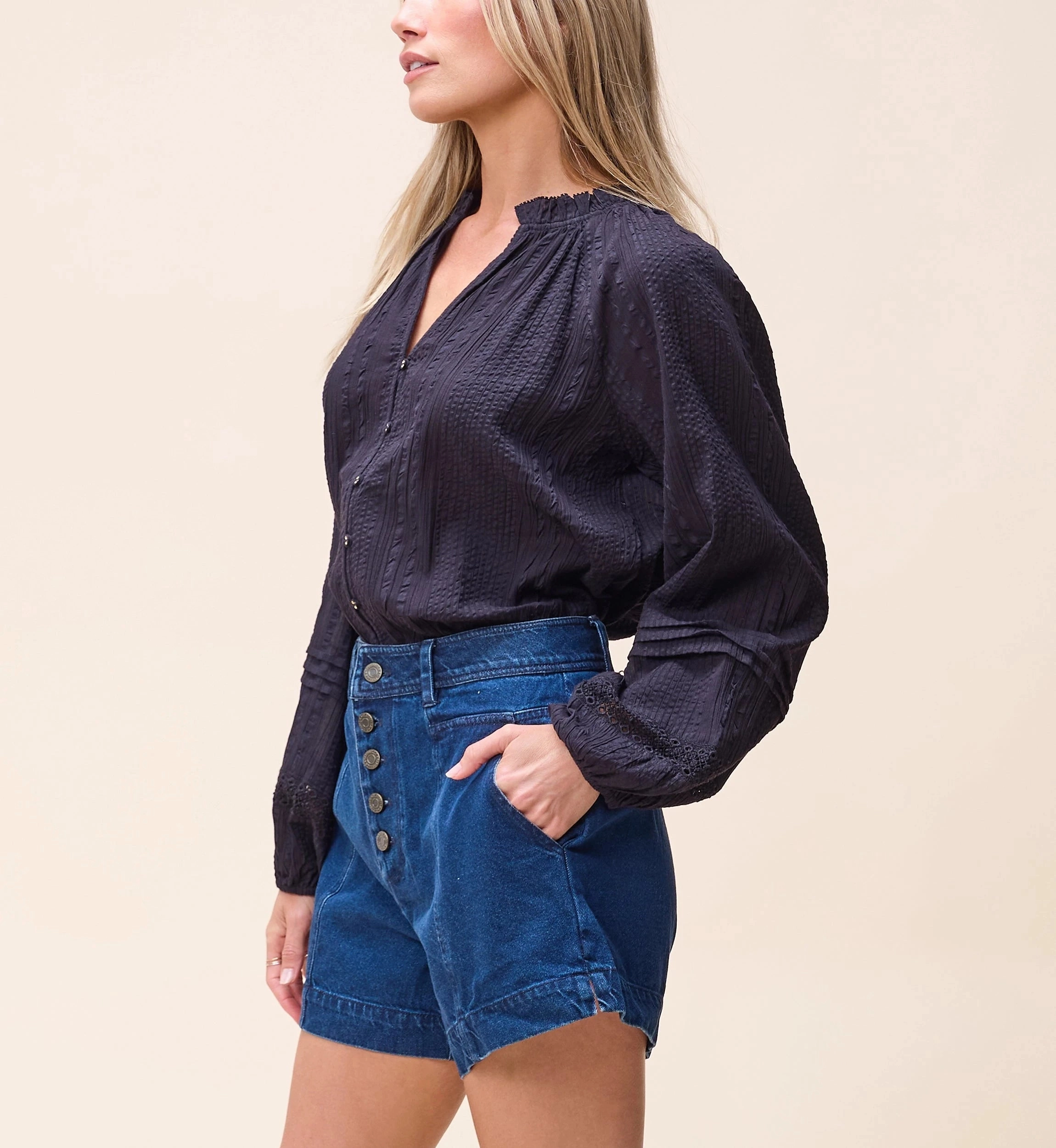 Alicia Blouse | Black HypoallergenicFabric Breathable mesh lining