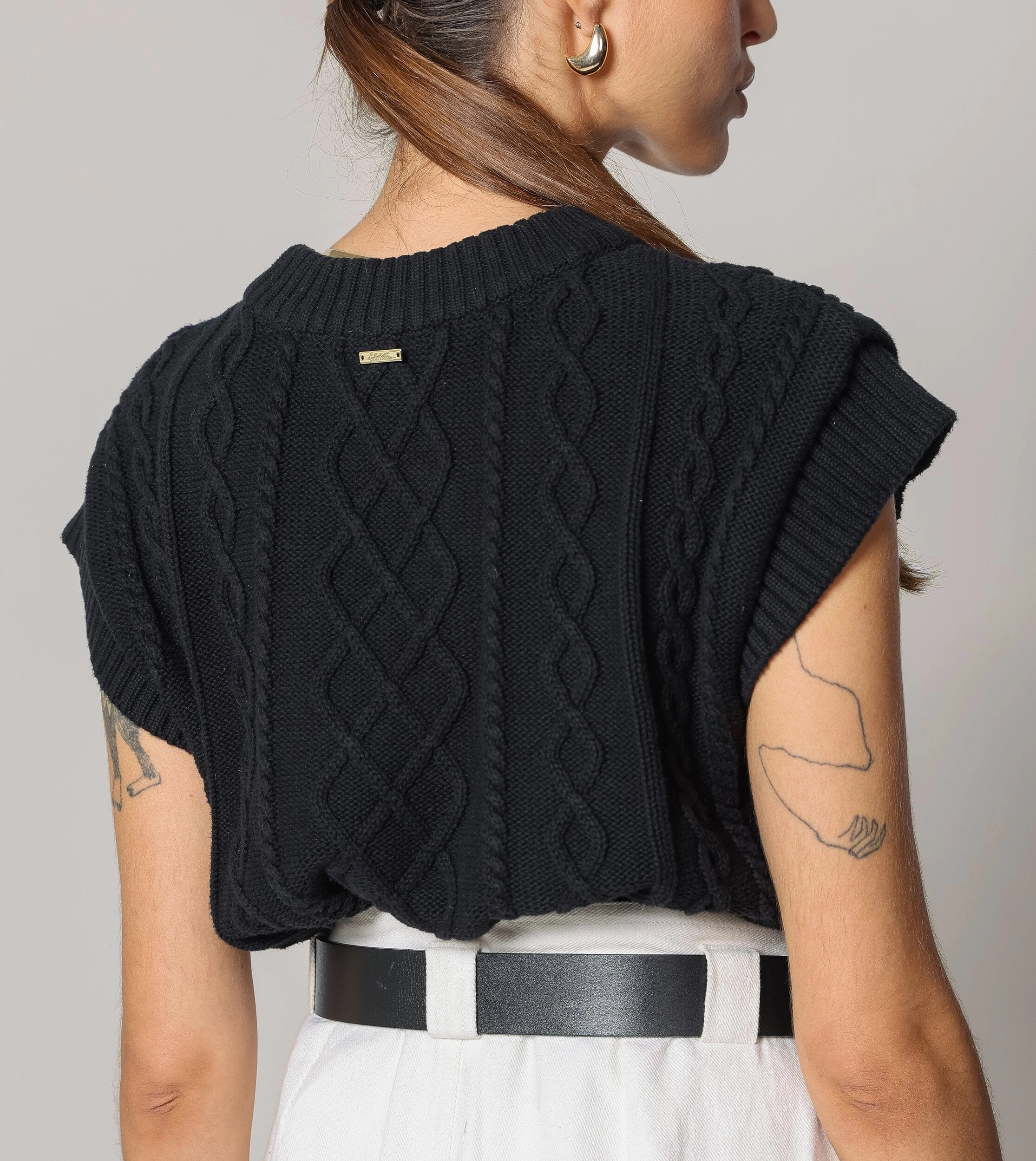 Stylish Look Gigi Cropped Sweater Vest | Black