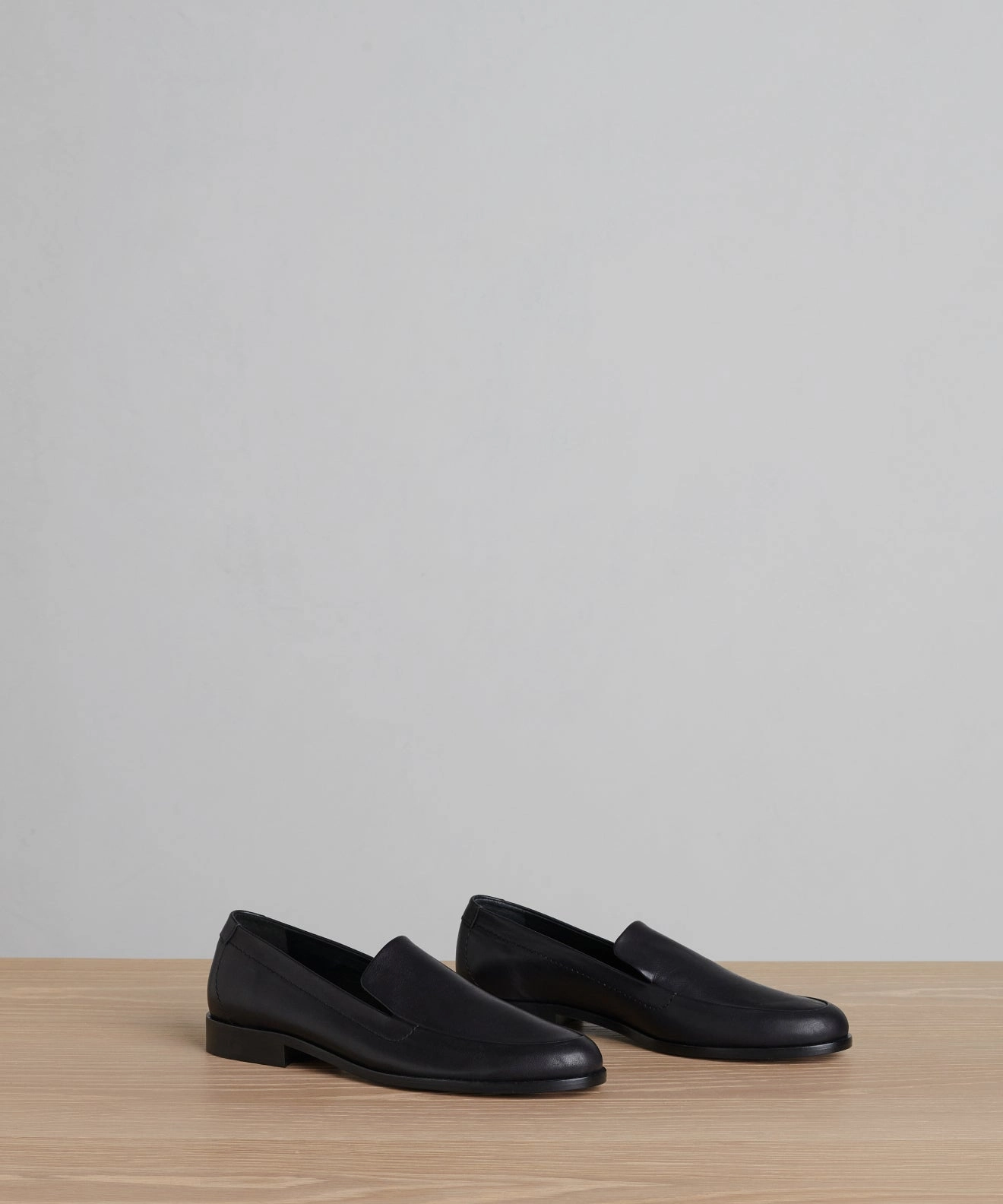 Griffin Loafer Wrinkle Resistant Texture