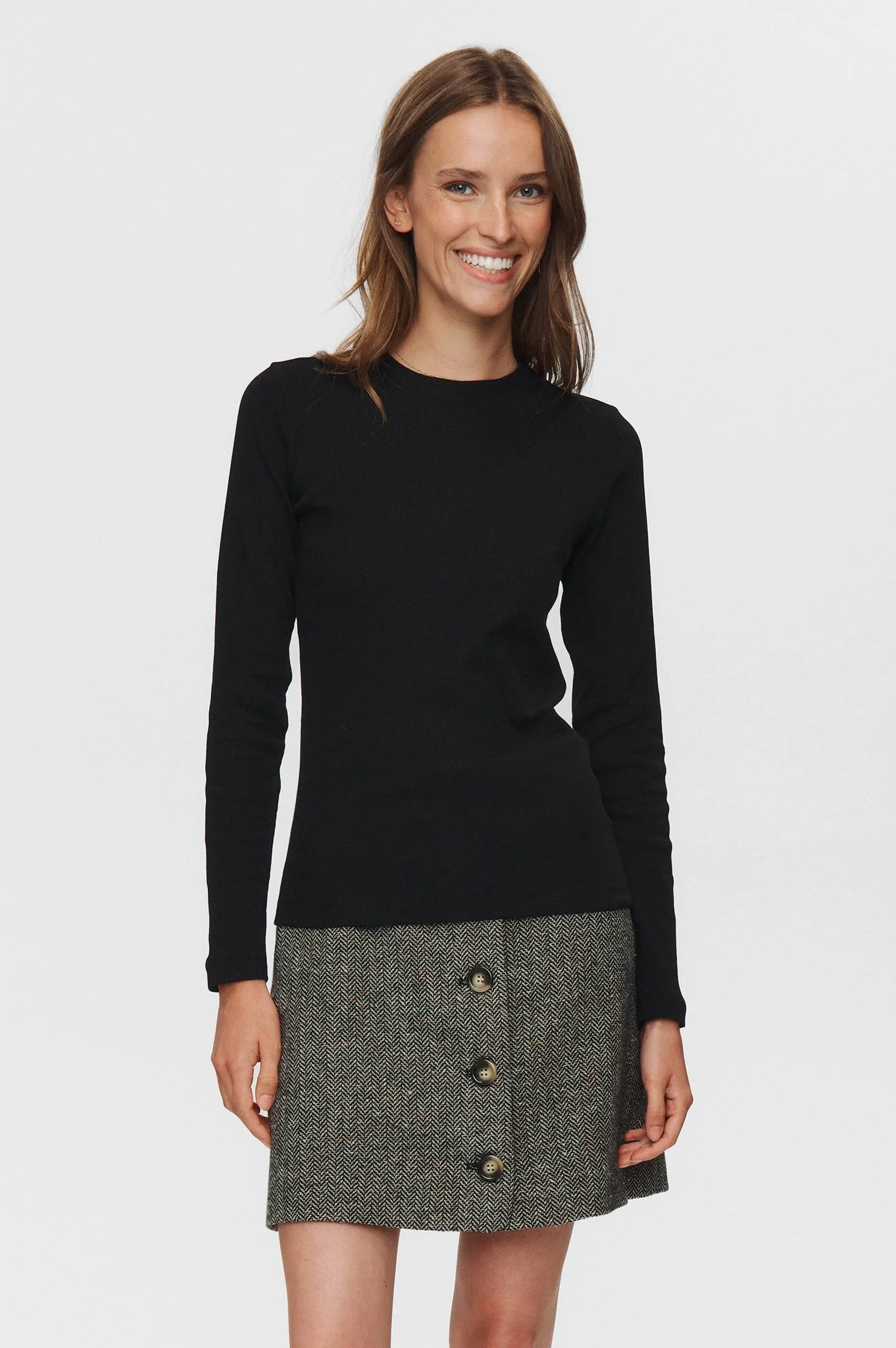 NURILEY LS TEE - Caviar Contrast Stitch Accent