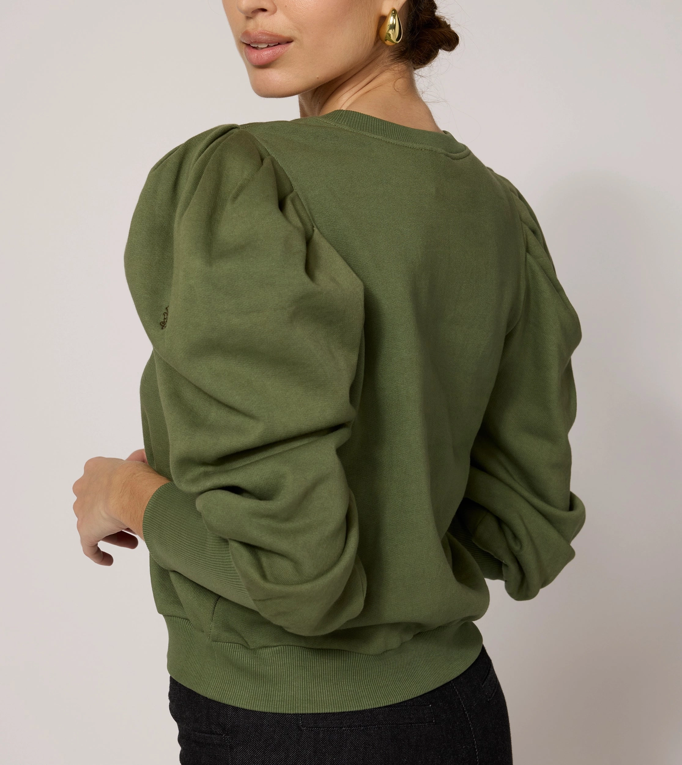 Indi Sweatshirt | Army Green FrictionReducing Layered Collar Design