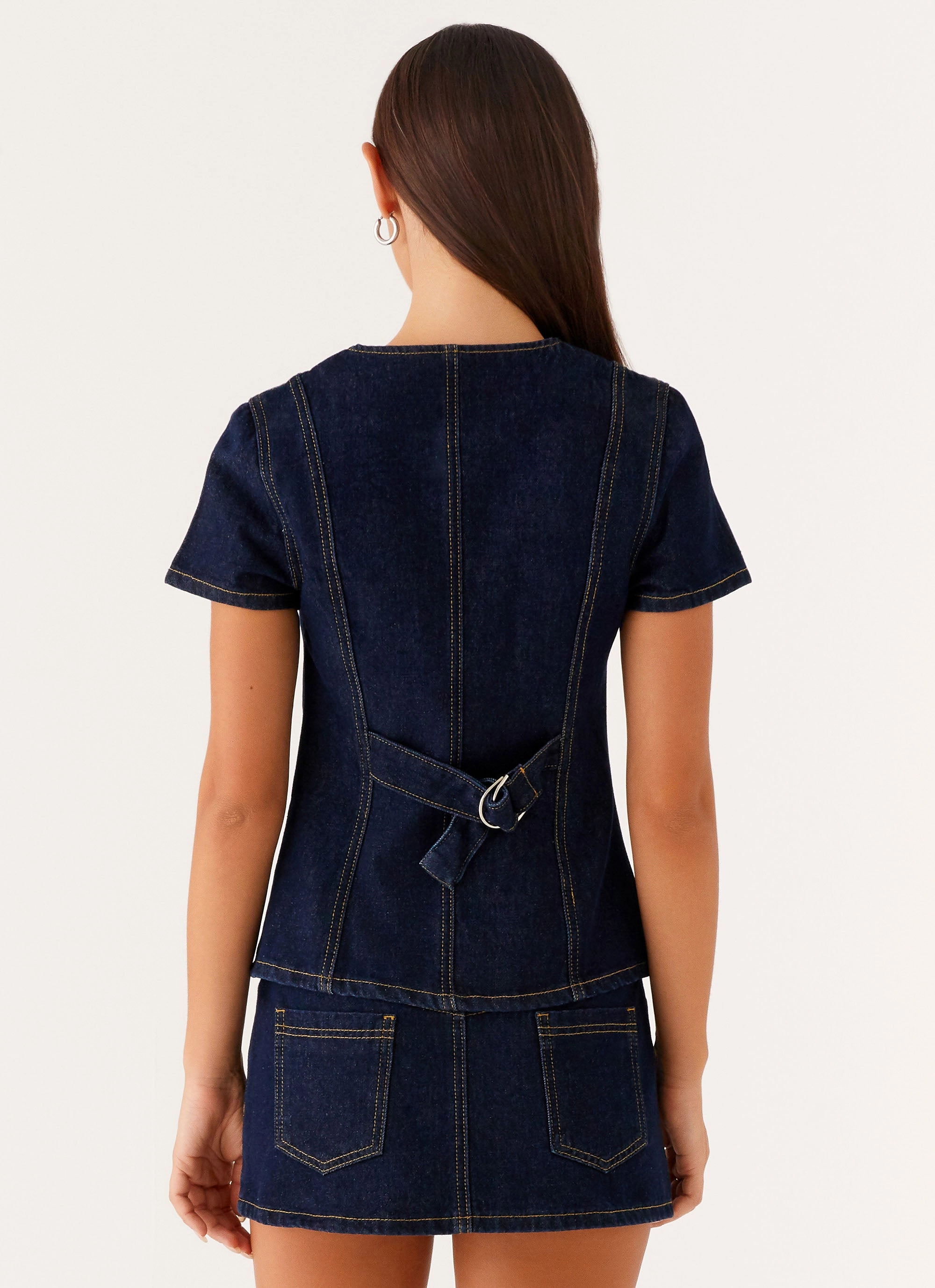 NonRestrictiveCut Tagless Labeling Jagger Top - Indigo