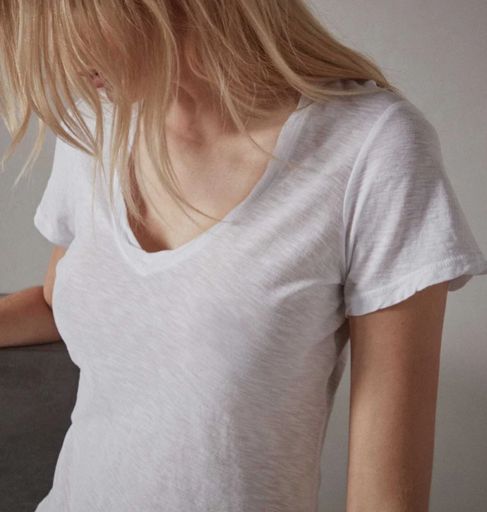 VentedBack Odor Resistant Material James Perse Sheer Slub V Neck Tee