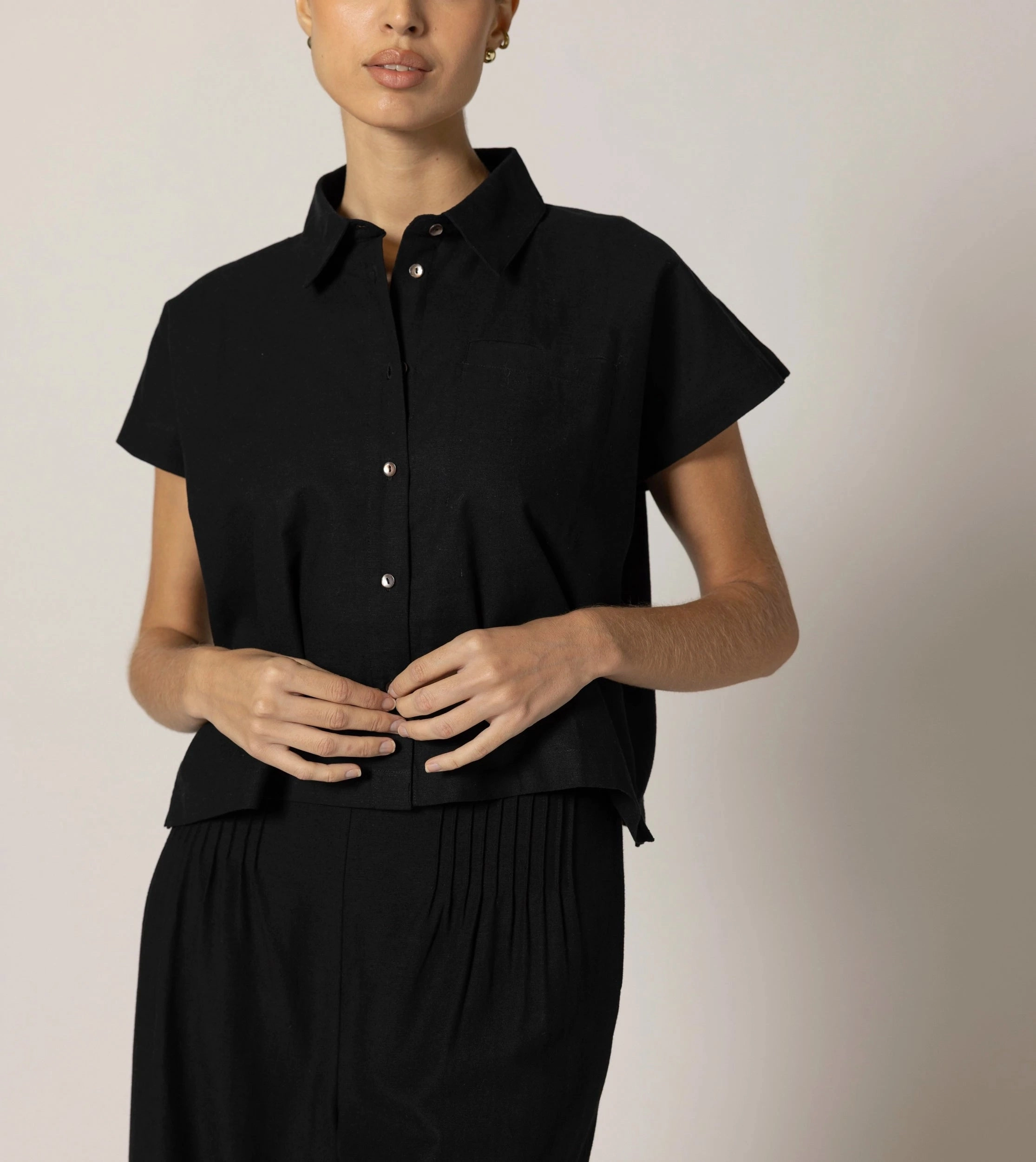 Kalora Blouse | Black SeamlessKnitConstruction Summer Blouse