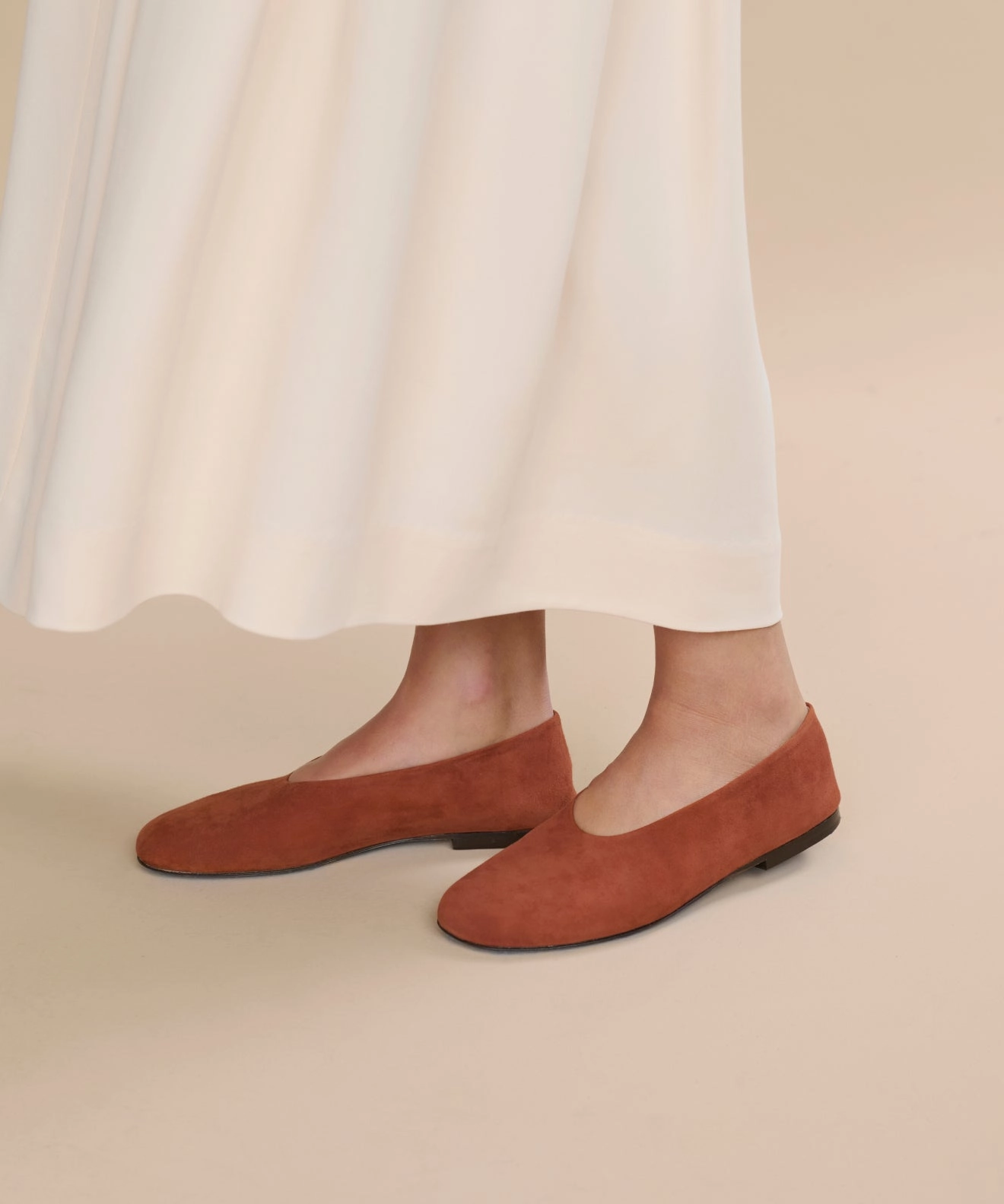 BoxySilhouette ButterySoftTextile Suede Elodie Flat