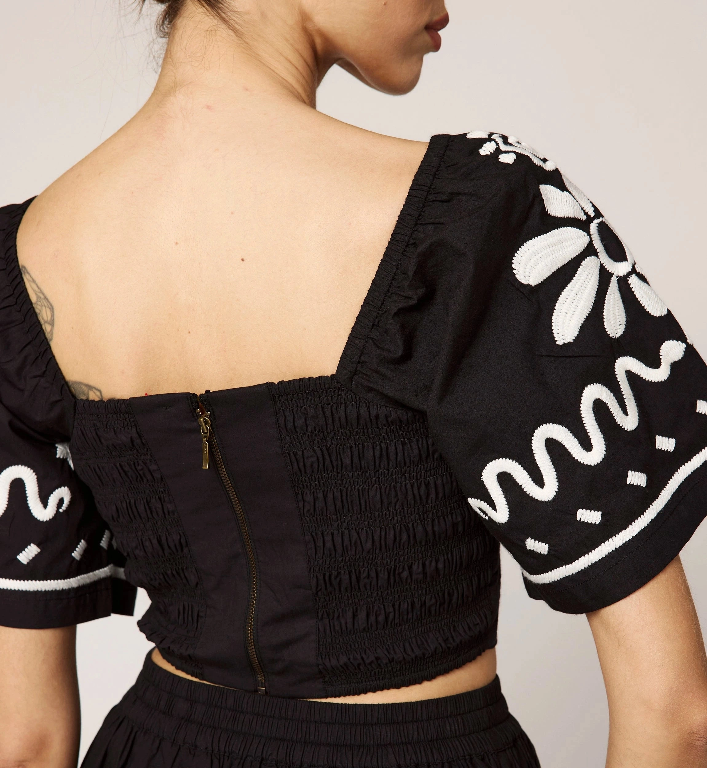 Cozy Fit Minka Top | Black/Ivory