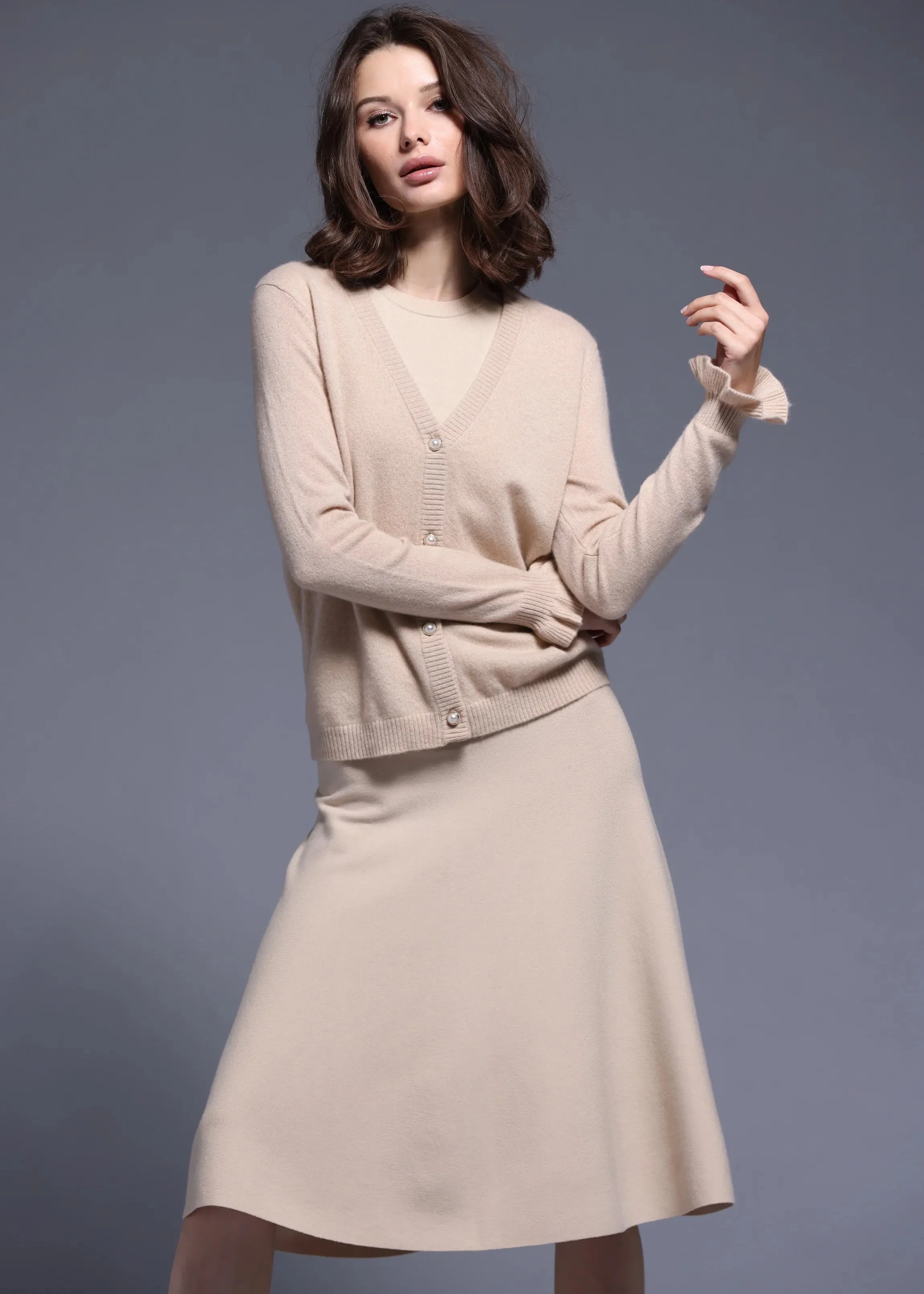 Minnie Rose Cashmere V Neck Ruffle Cardi White Flexible Seam Structure