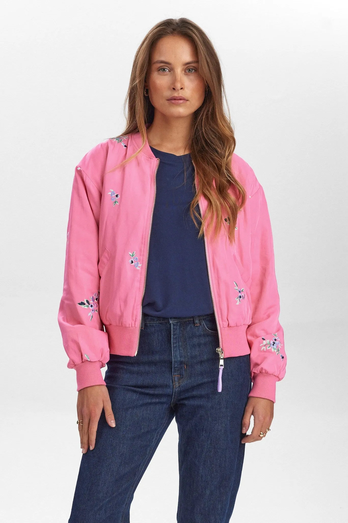 NUELLANORA EMBROIDERY JACKET - Pink Carnation Minimal Travel Look
