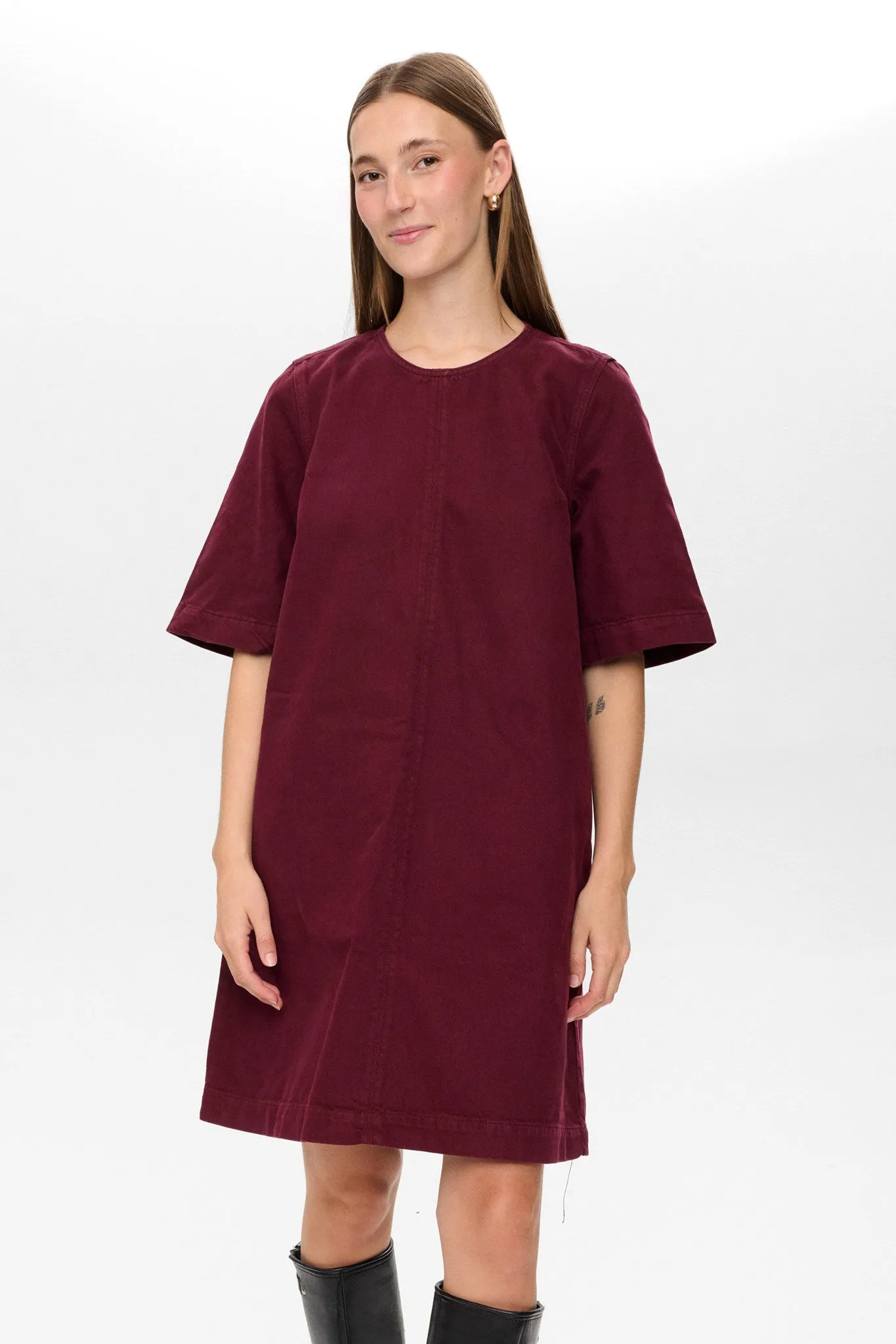 summer look Loose Fit NUBROOKLYN DRESS - Winetasting
