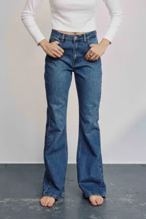 NULONDON JEANS LONG - Med. Blue Washed Denim Shopping Day Street Fashion Textured Traveler Gear Bold Look