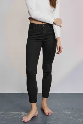 NUSIDNEY CROPPED BLACK  - Pirate Black Perfect For Daily Calm Aesthetic