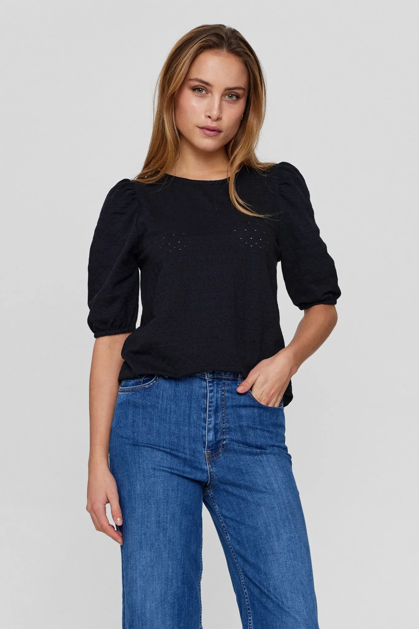 Non Restrictive Fit Placket Detailing NUTITUS TEE - Caviar