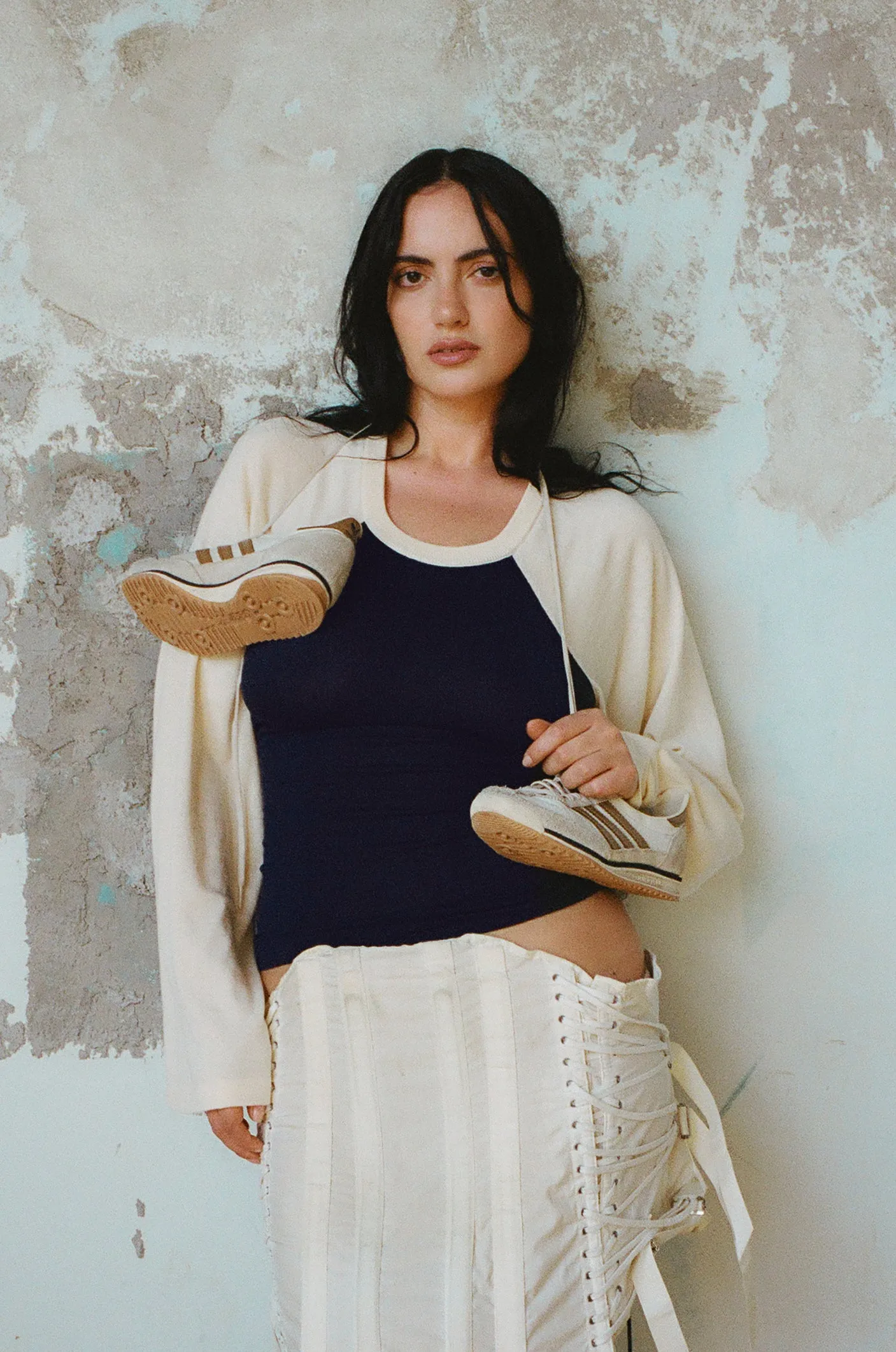 Light Flow Minimal Detail Off-Season Knitted Raglan Shirt