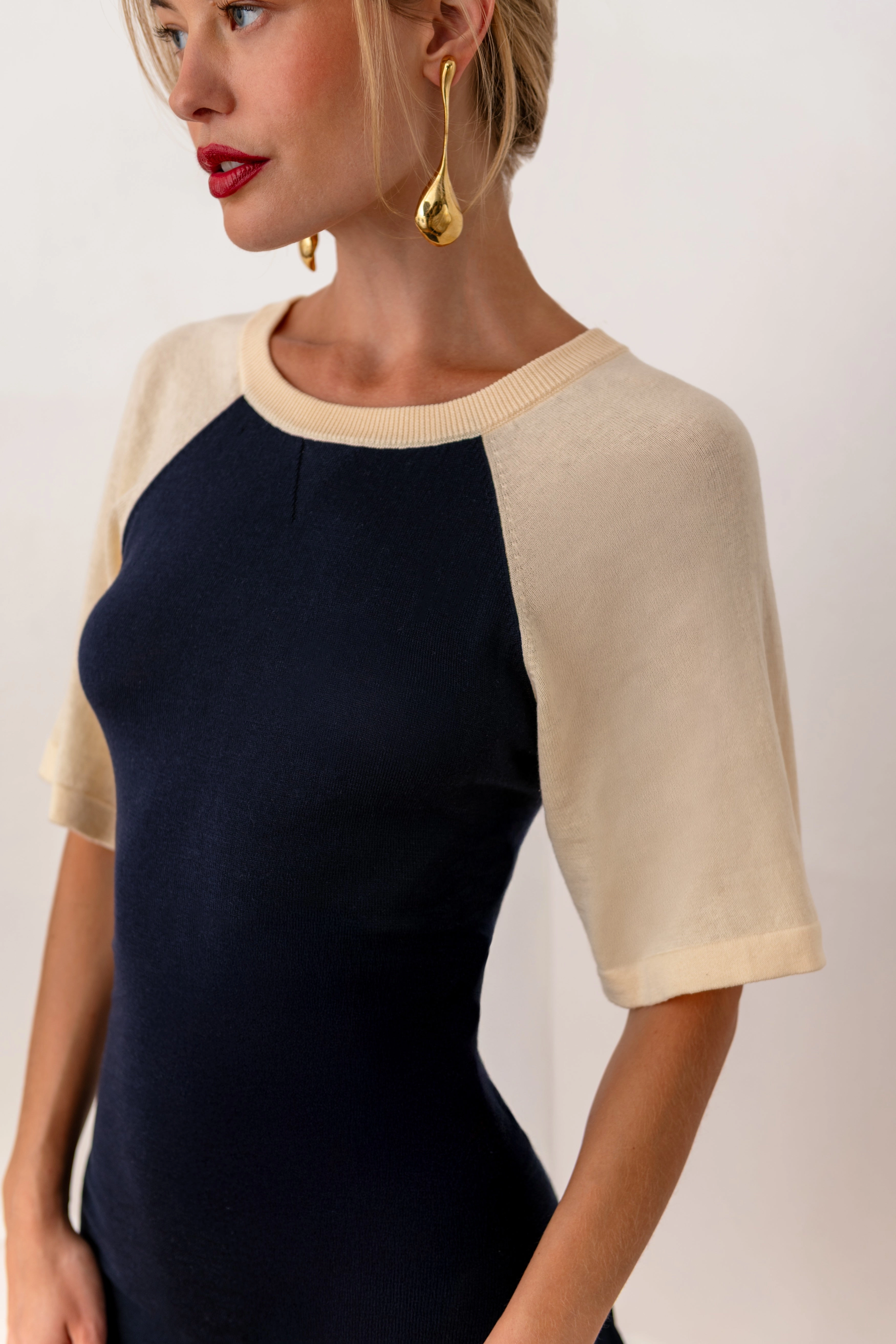 MultipanelLayout Off-Season Knitted Raglan Mini Dress