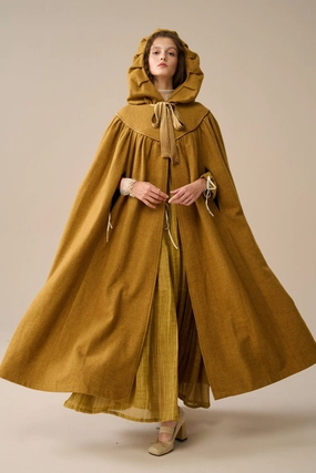 Flatlock Seam Construction simple design Perfumer 33 | hooded wool cloak