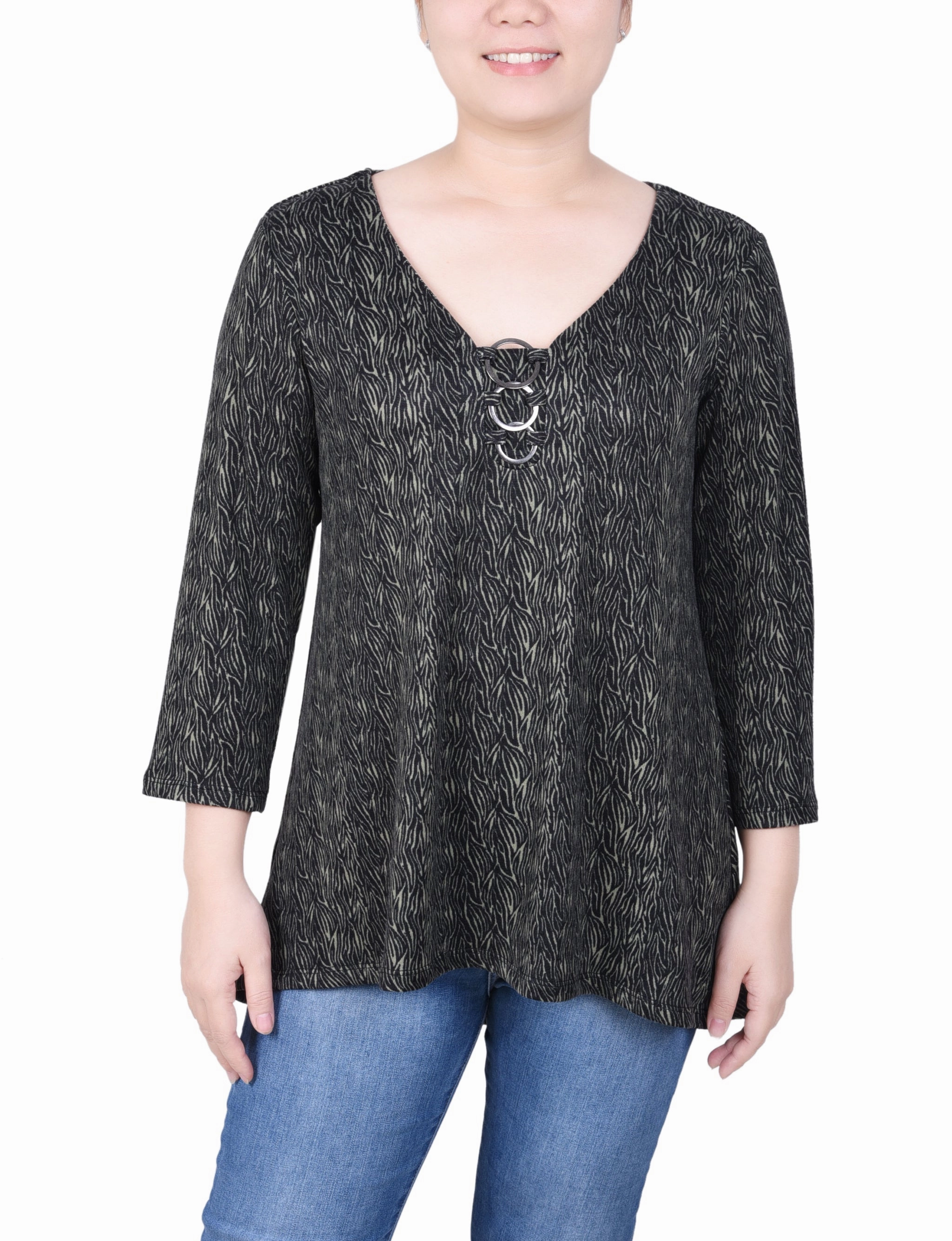 Petite 3/4 Sleeve 3-Ring Top Activewear Top Non Restrictive Collar