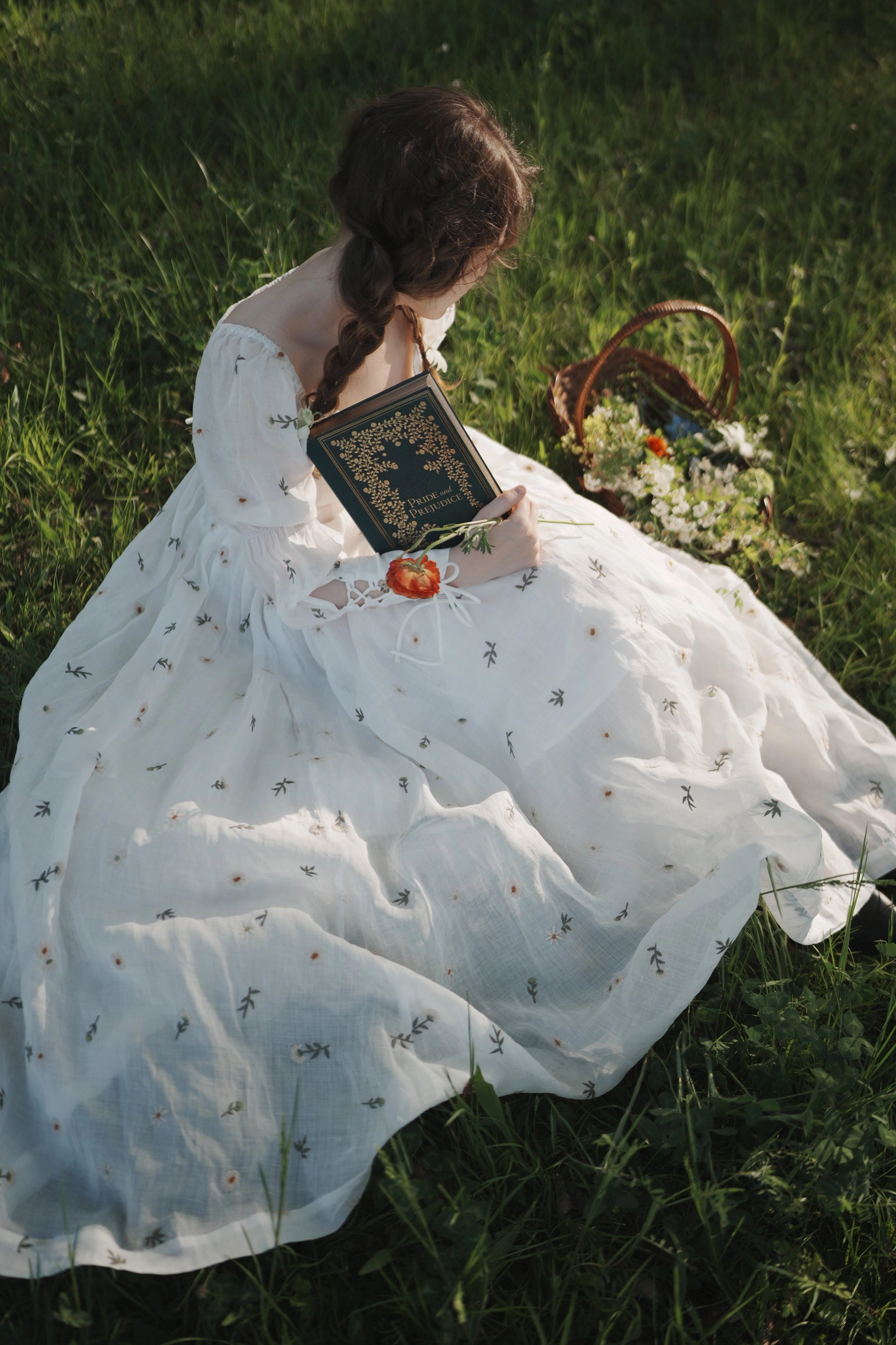 Phoenix 24 | Embroidery Daisy Linen Dress Sleek Look Elasticized Cuffs