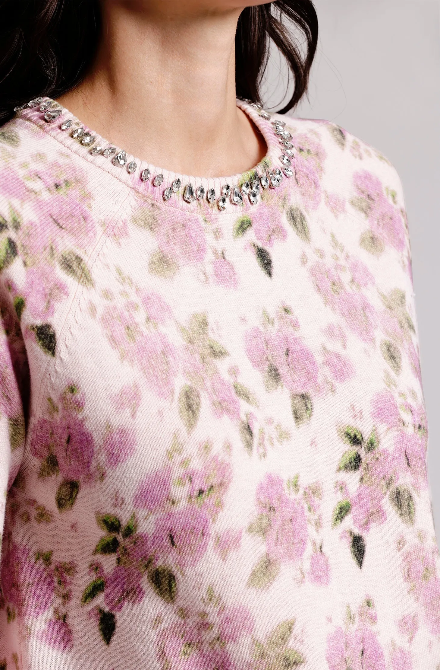 Breathable Design Minnie Rose Cotton Cashmere Printed Crew with Jewels