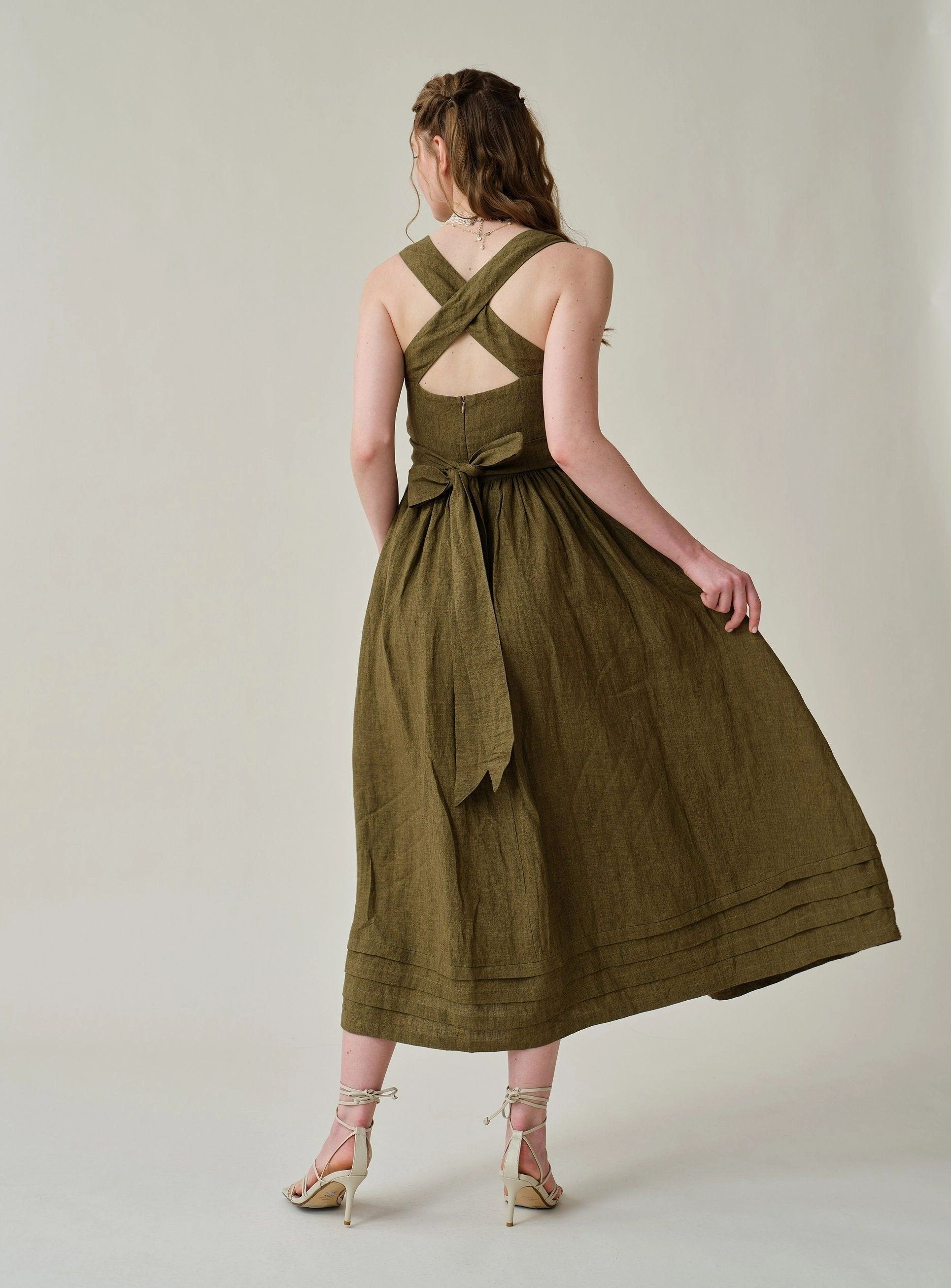 Work Friendly Sporty Fit Vetiver 23 | cross back linen dress