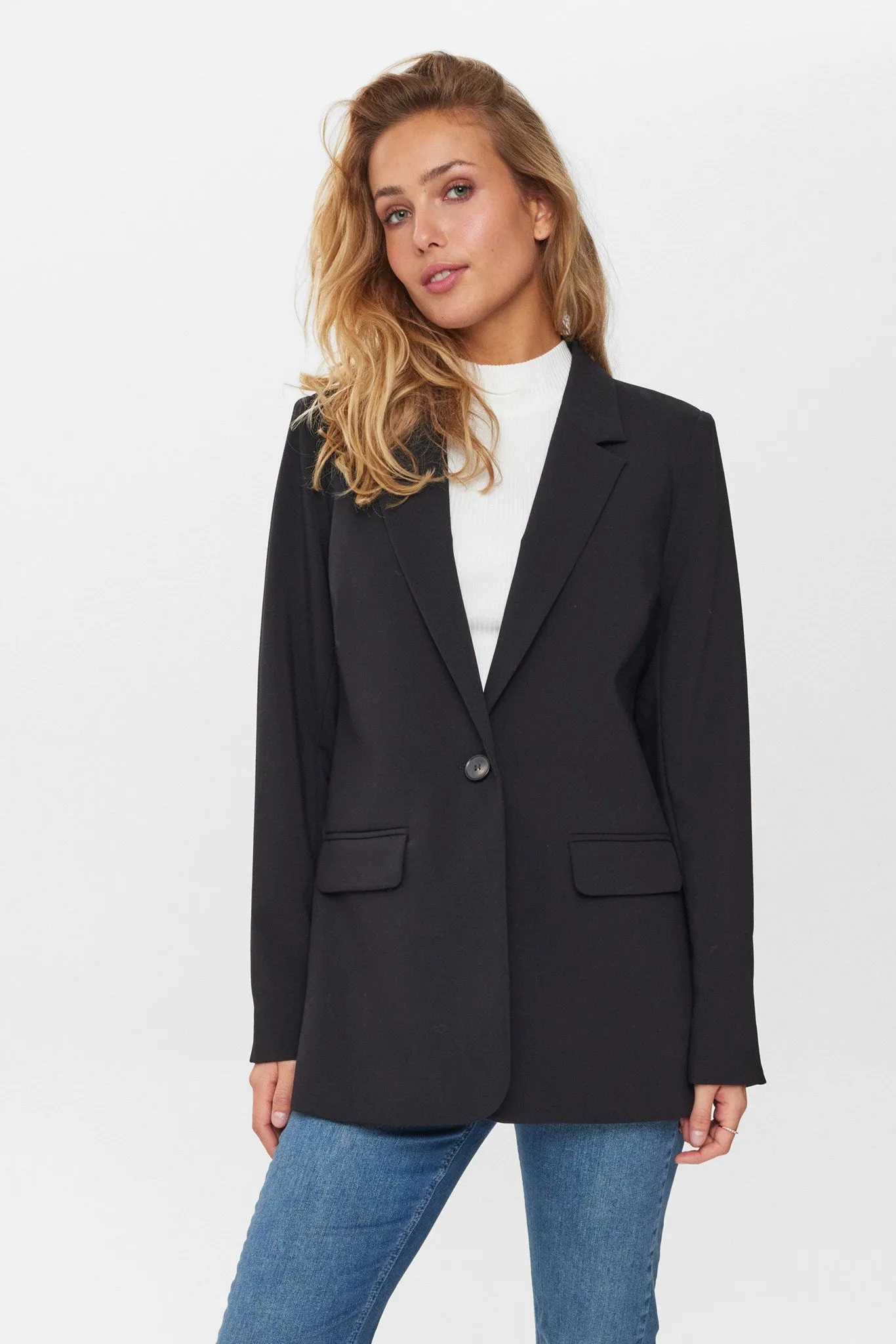 NURONJA BLAZER  - Caviar On The Go Non Restrictive Silhouette