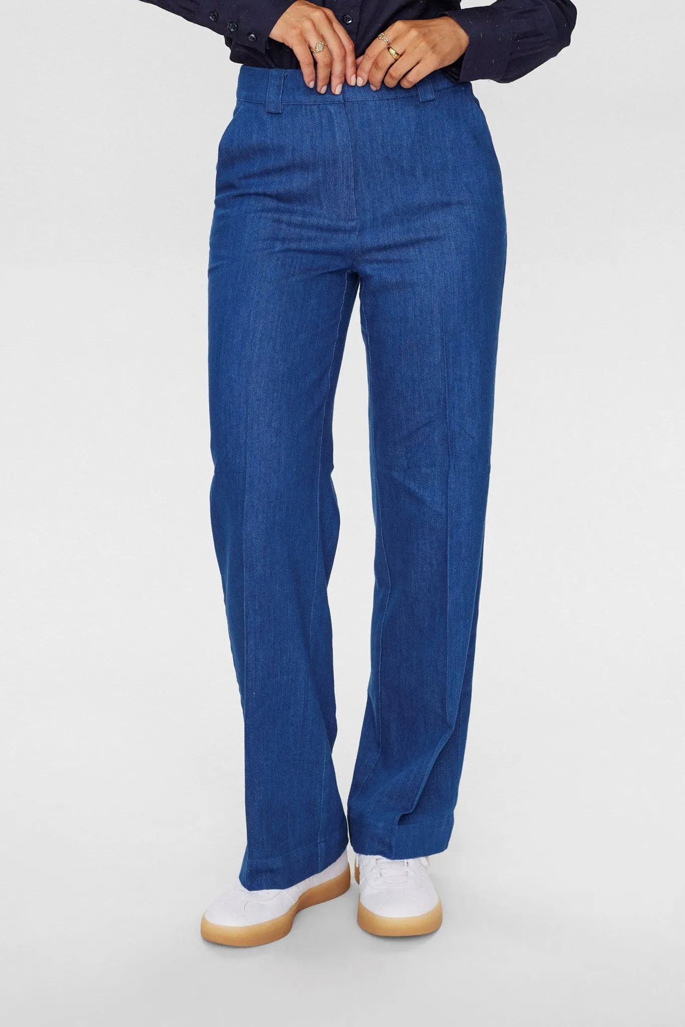 NUALETTA PANTS - Med. Blue Washed Denim Barrel Waist
