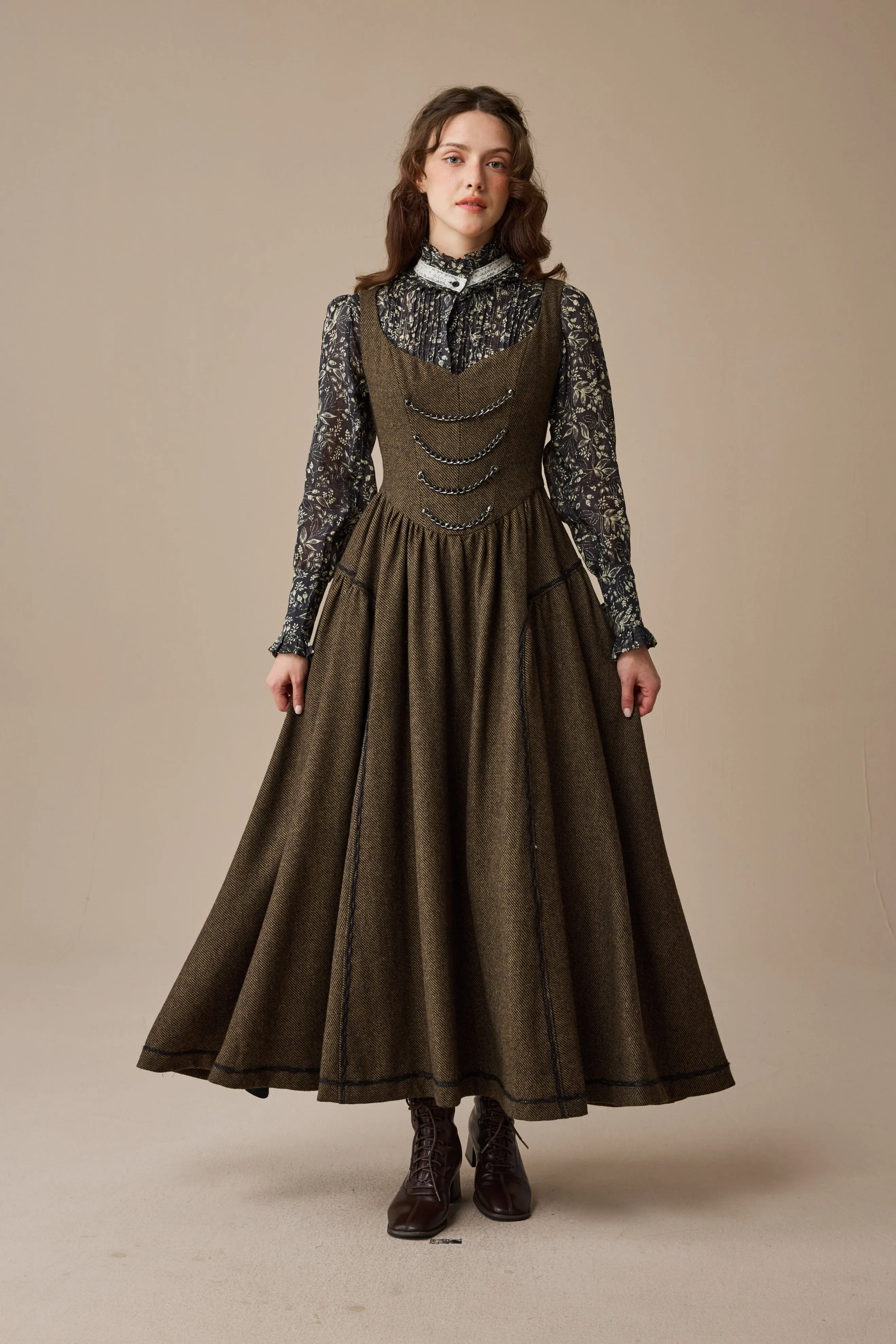 Shrinkage Prevention Treatment Thistle 26 |Wool corset dress with Metal Chain