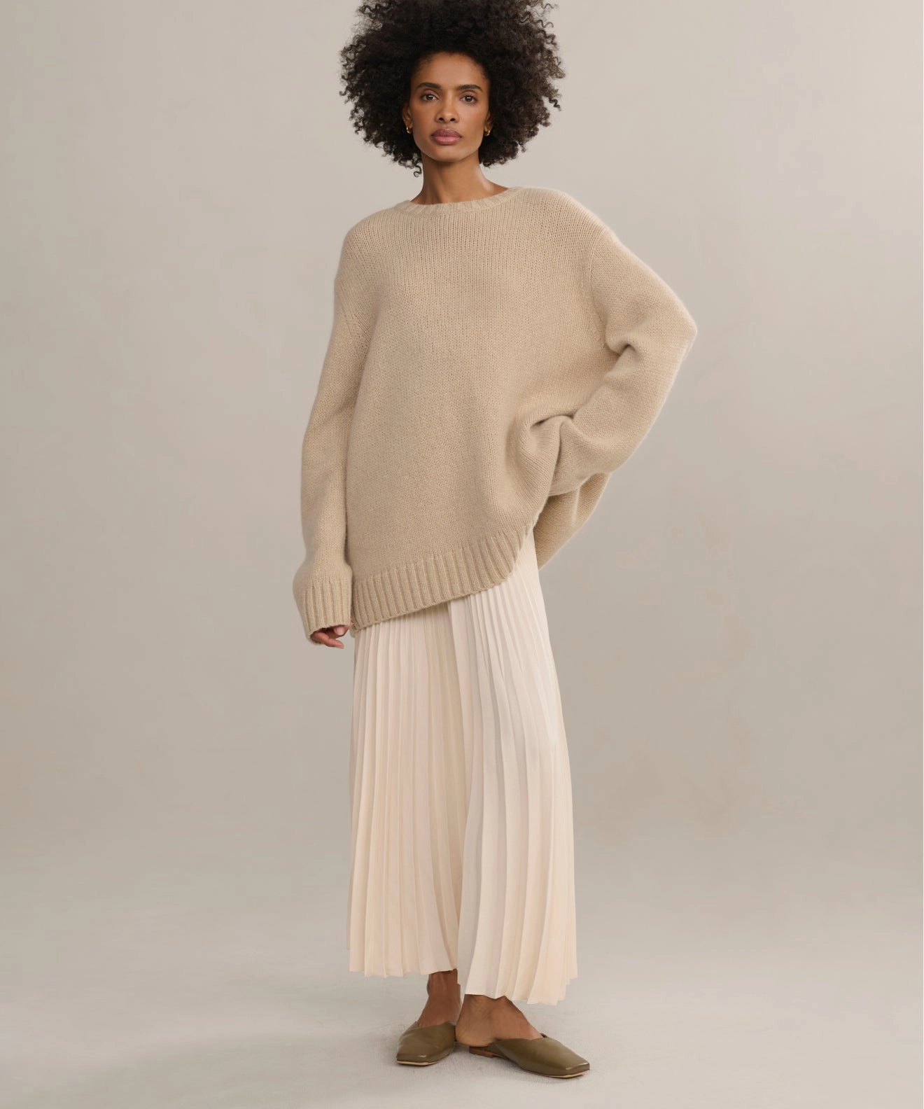 Cashmere Amelia Crewneck Flexible Waistband Gentle Tone