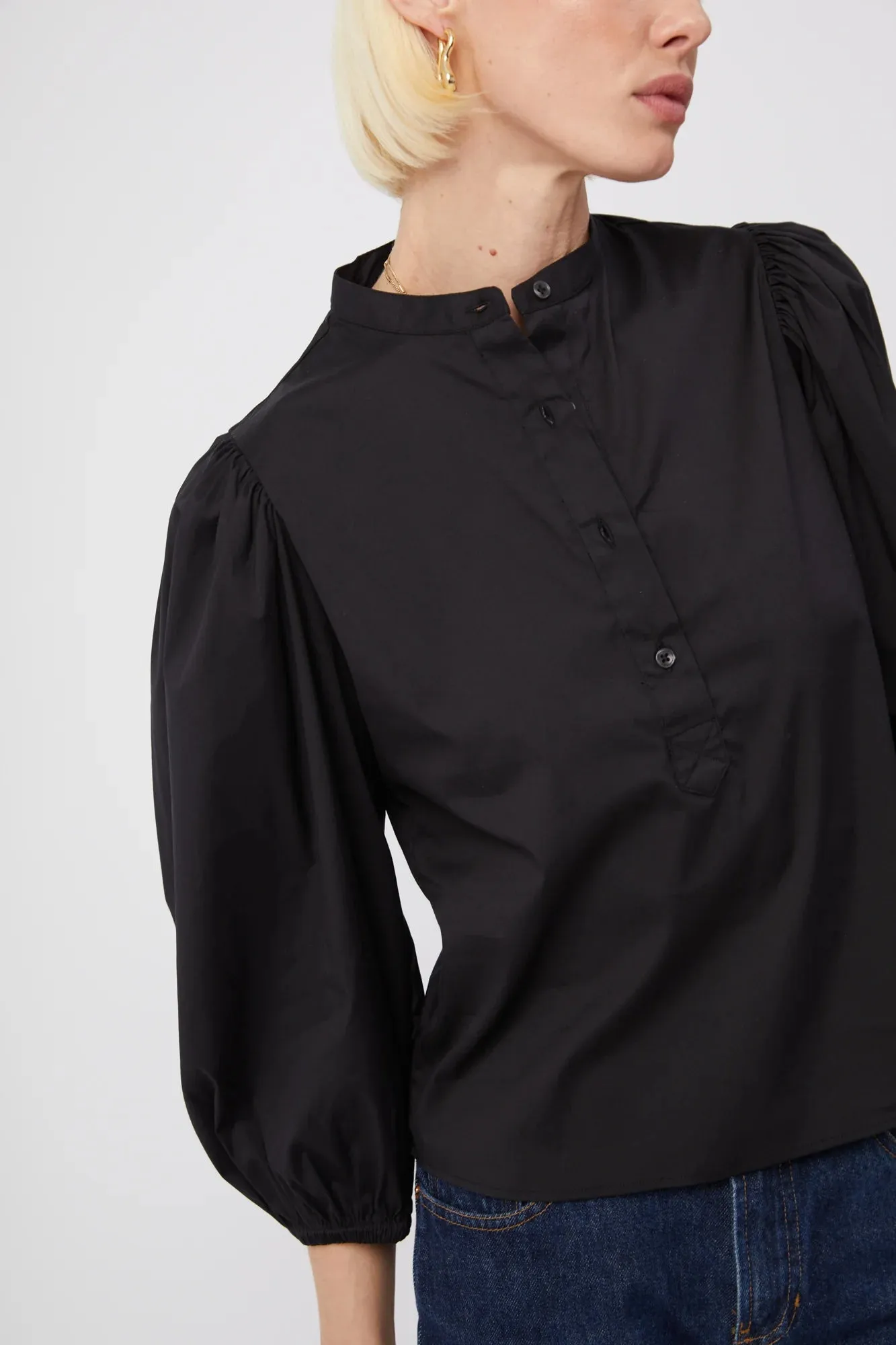 Seamless construction The Shirt The Balloon Sleeve Shirt