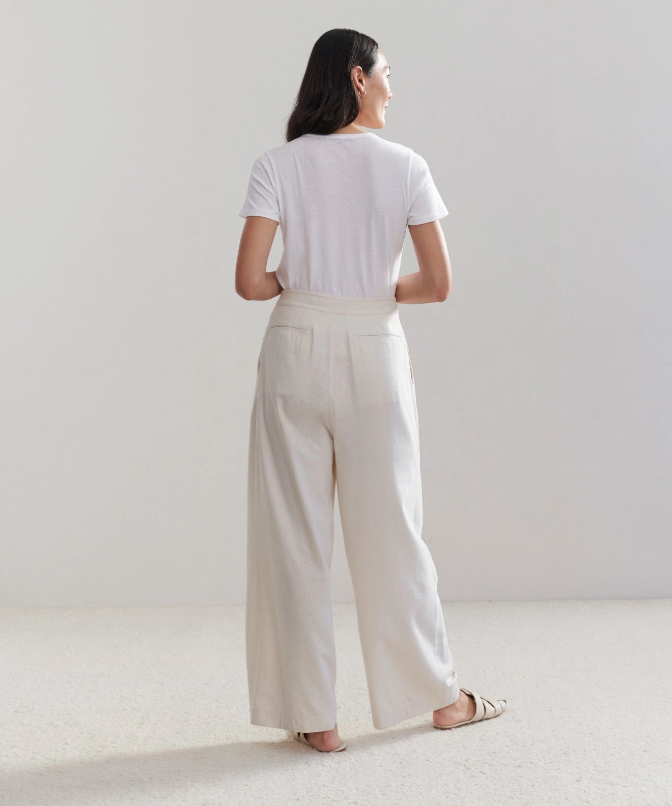 Relaxed Trouser Neutral Fit Chic Vibe