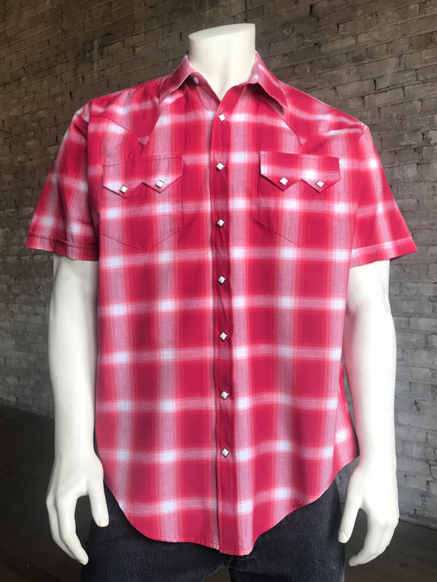 Wardrobe Must-Have Eye-Catching Pattern Rockmount Mens Red 100% Cotton Shadow Plaid Western S/S Shirt