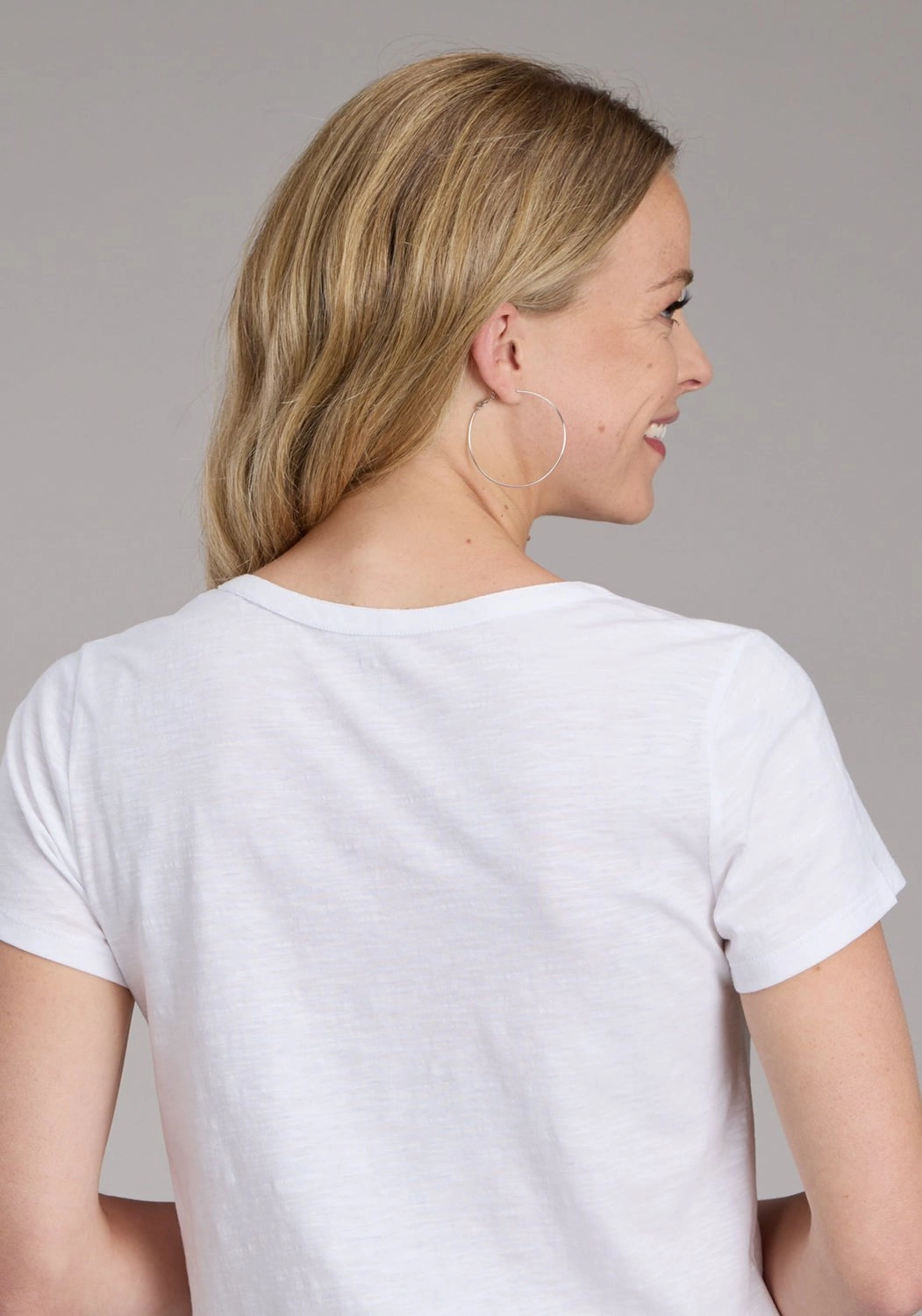 Roper Womens 2434 Red Flowers White 100% Cotton S/S T-Shirt Unstructured Shoulder Ombre look