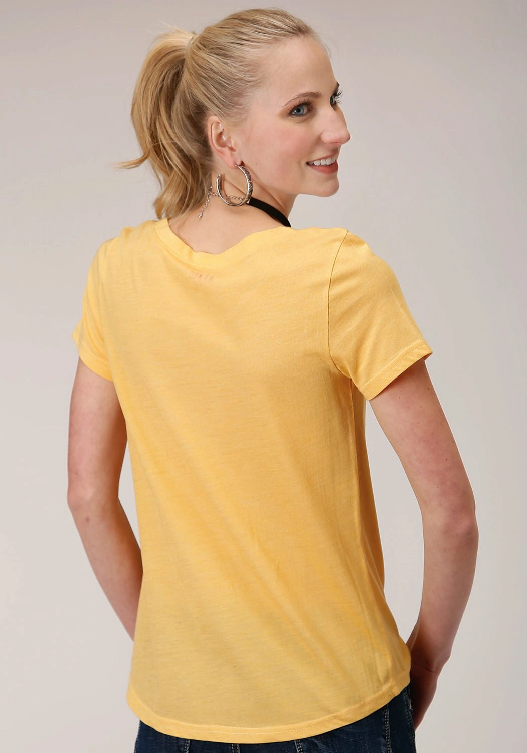 Seamless Shoulder Construction High-Quality Material Roper Womens Yellow Poly/Rayon Buffalo S/S T-Shirt