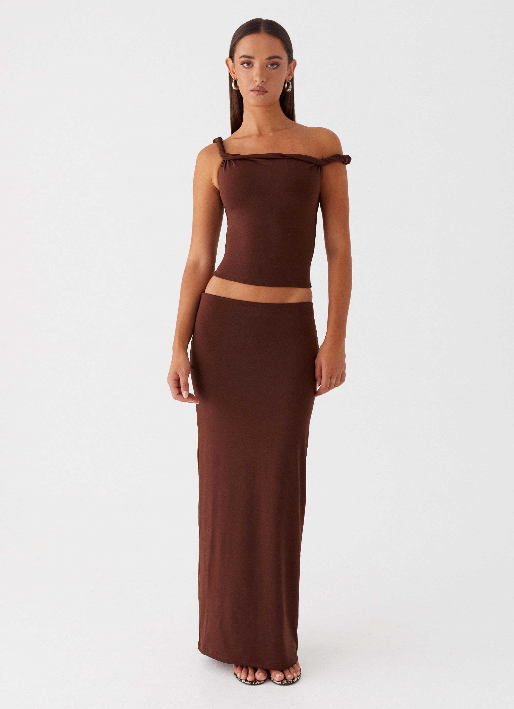 Minimalist Chic Daily Mood Solace Soul Twist Shoulder Top - Chocolate