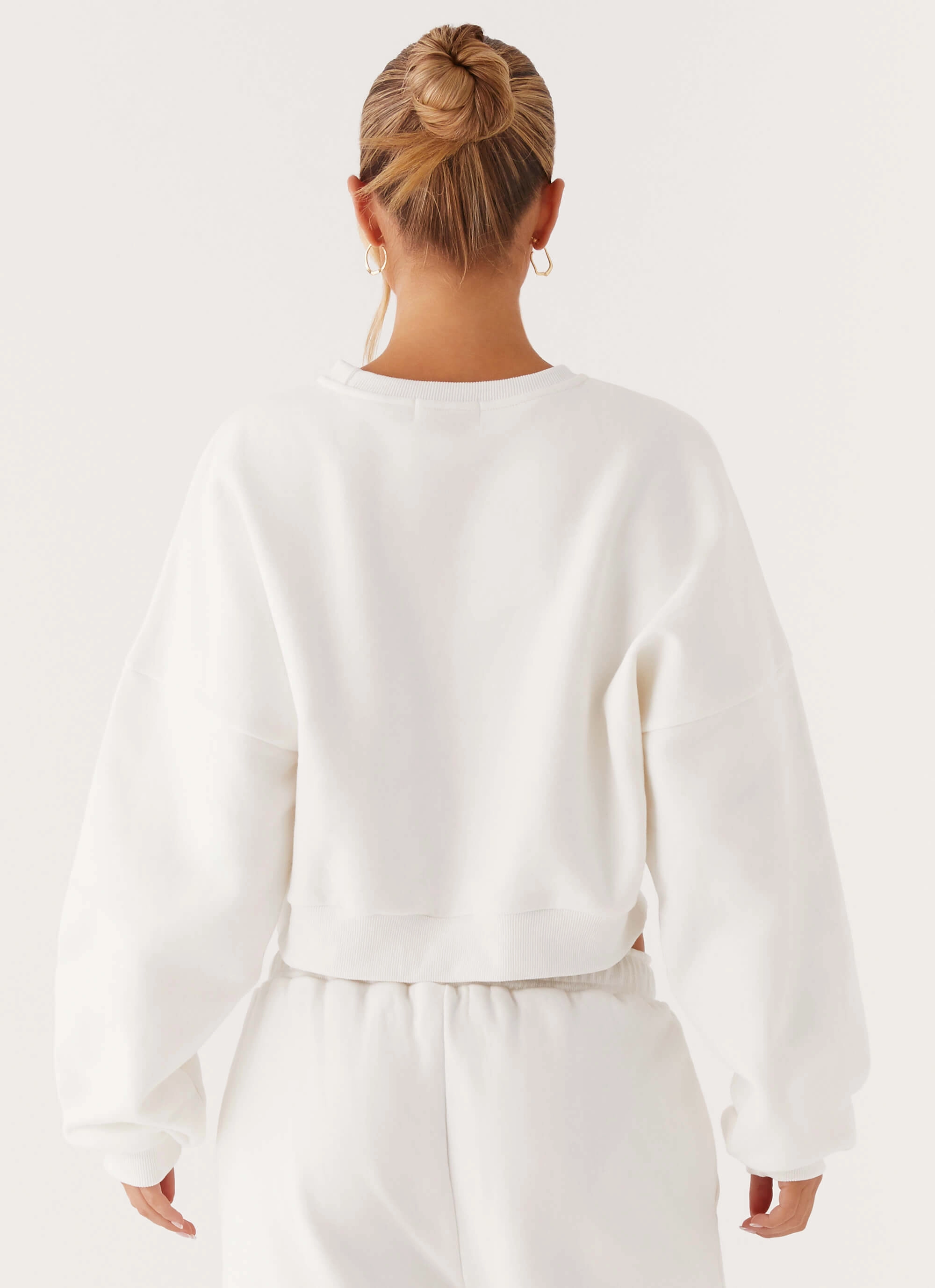 OdorResistant Fiber Seam Free Signature Cropped Sweatshirt - Ivory